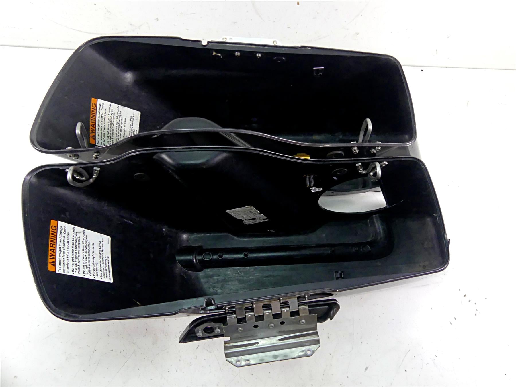 2015 Harley Touring FLHXS Street Glide Lower Saddlebag Set -Read 90200412 {{ shop.shopifyCountryName }} - Mototech271