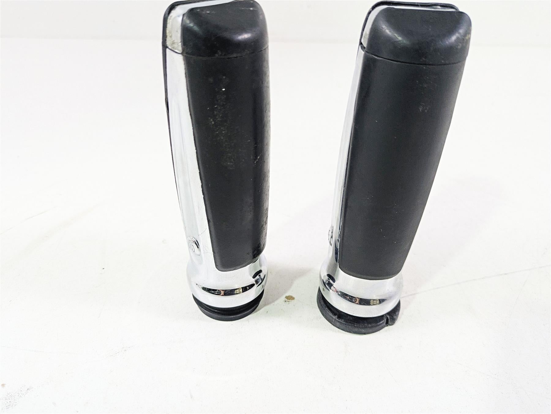2015 Harley Touring FLHTKL Electra Glide Slipstream Hand Grip Set {{ shop.shopifyCountryName }} - Mototech271