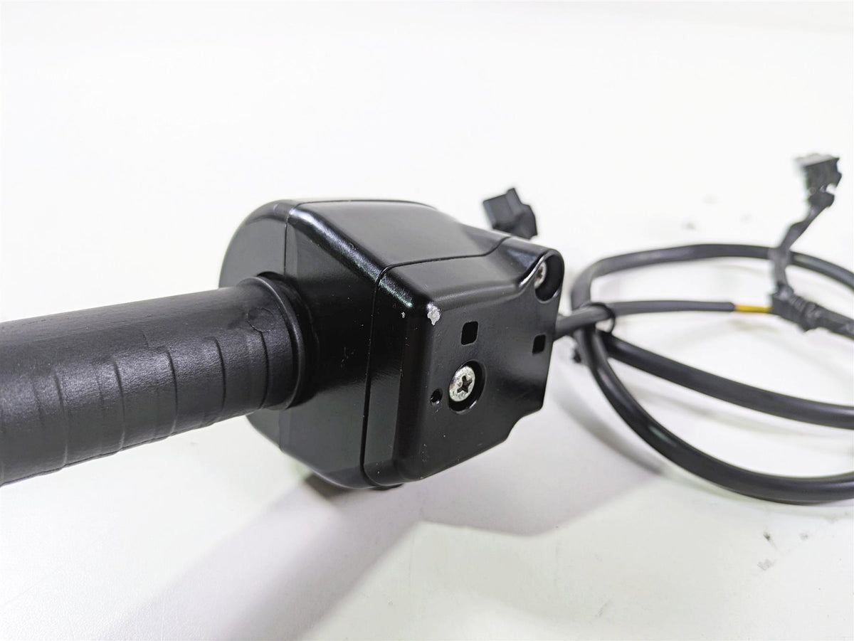 2019 Suzuki M109R VZR1800 Boulevard Right Hand Control Switch 37200-06J00 {{ shop.shopifyCountryName }} - Mototech271