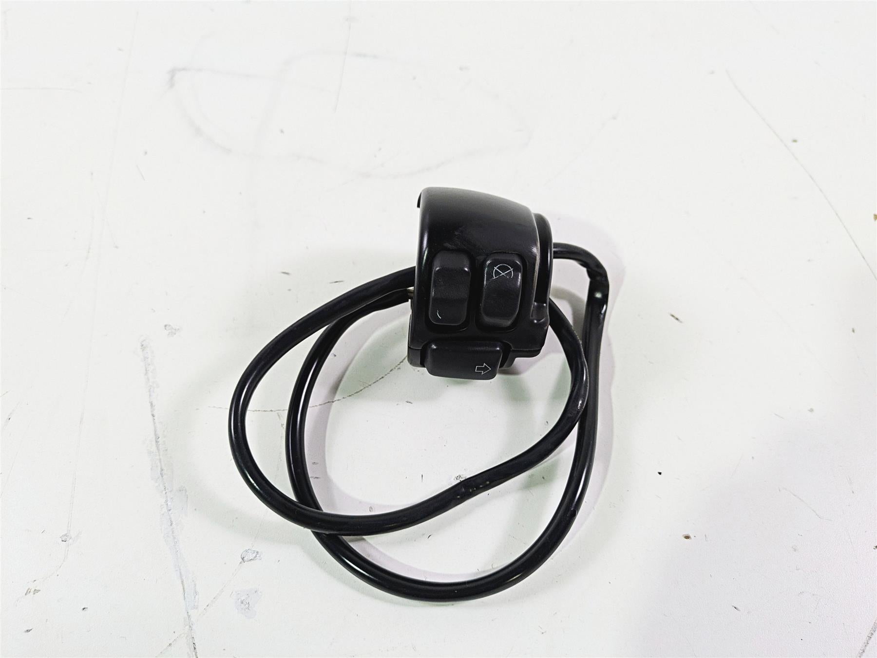 2017 Harley FLS Softail Slim Right Hand Start Stop Control Switch 71500297 {{ shop.shopifyCountryName }} - Mototech271