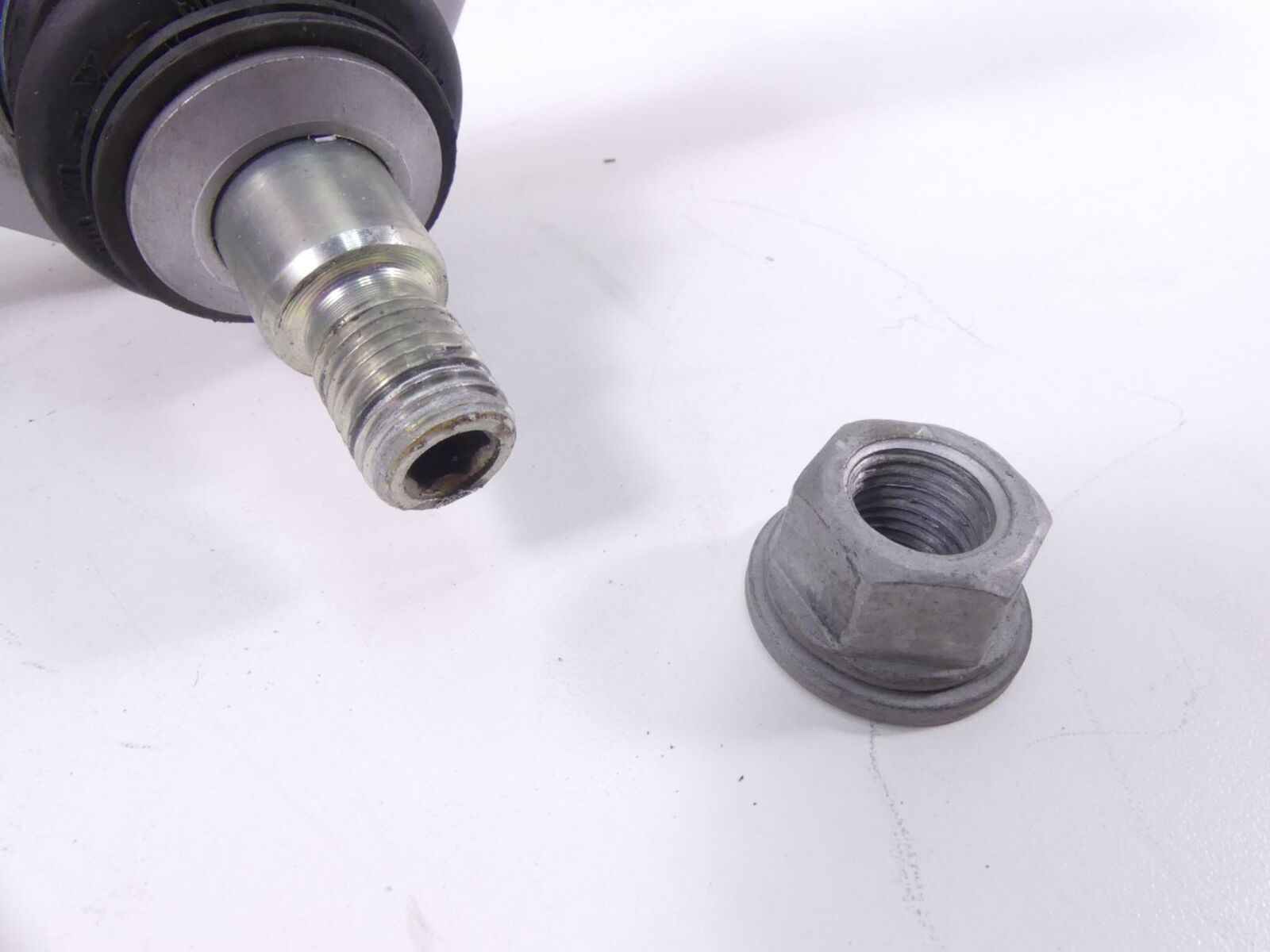 2013 BMW R1200RT K26 Lower Triple Tree Steering Yoke & Ball Joint 31427729230 {{ shop.shopifyCountryName }} - Mototech271