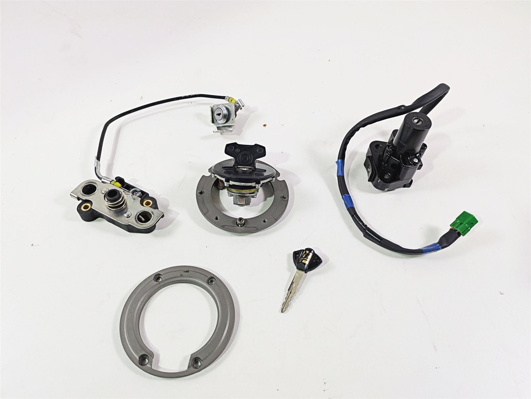 2023 Suzuki GSX1300 RR Hayabusa Ignition Switch Key Lock Set 37104-10820 {{ shop.shopifyCountryName }} - Mototech271