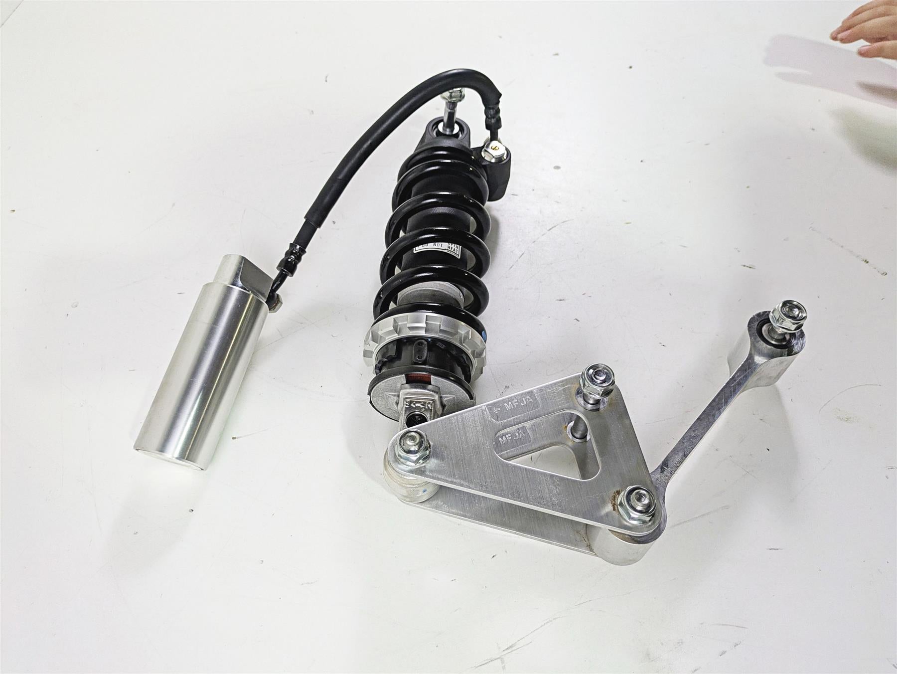 2025 Honda CBR600RR Straight Rear Suspension Shock Damper 52400-MJC-L11 {{ shop.shopifyCountryName }} - Mototech271