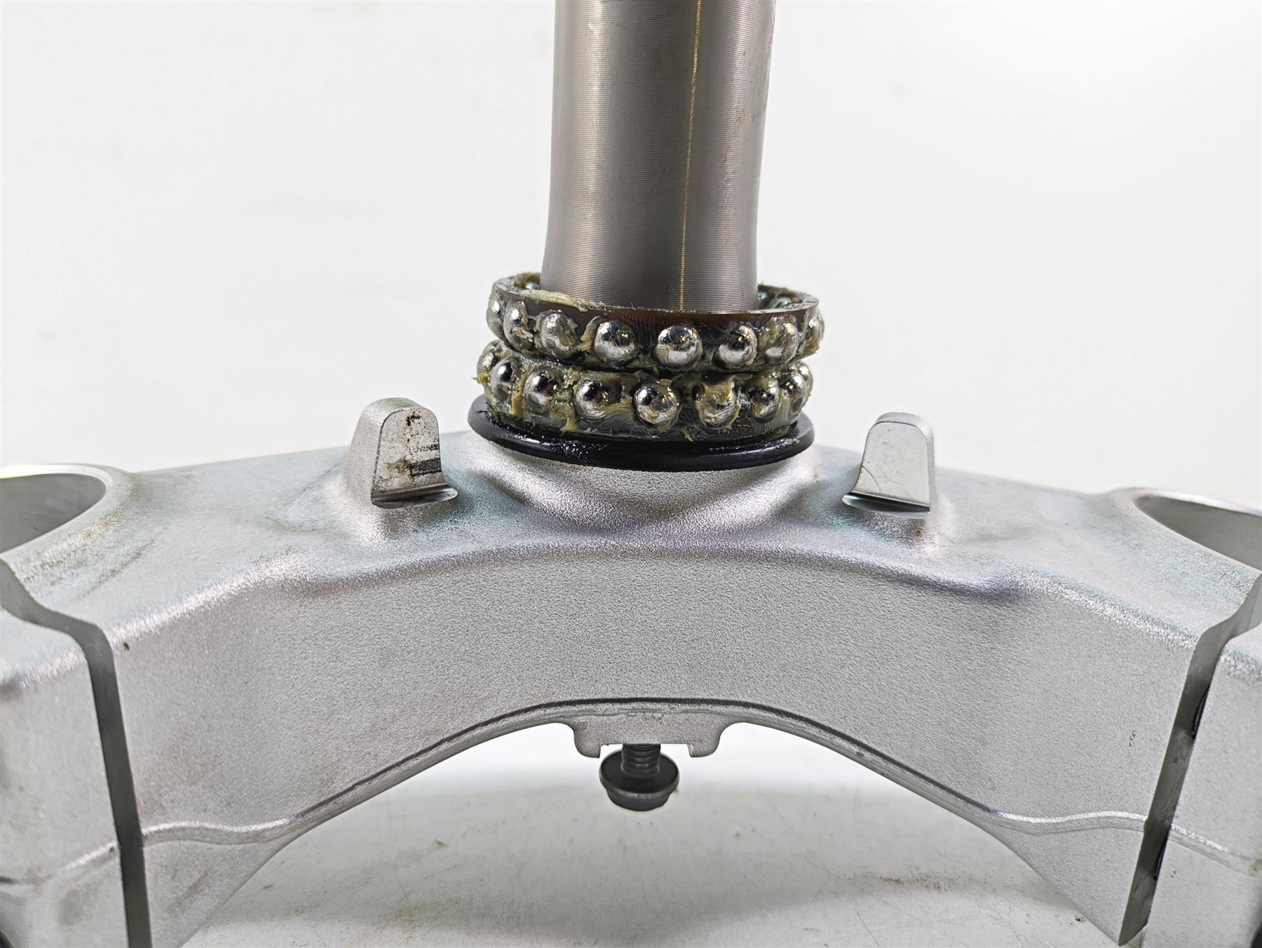 2016 BMW R1200R K53 Lower Triple Tree Steering Clamp - Esa 31428550142 {{ shop.shopifyCountryName }} - Mototech271