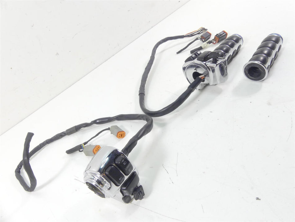 2002 Harley Touring FLHRCI Road King Chrome Hand Control Switch Set 71590-96 {{ shop.shopifyCountryName }} - Mototech271