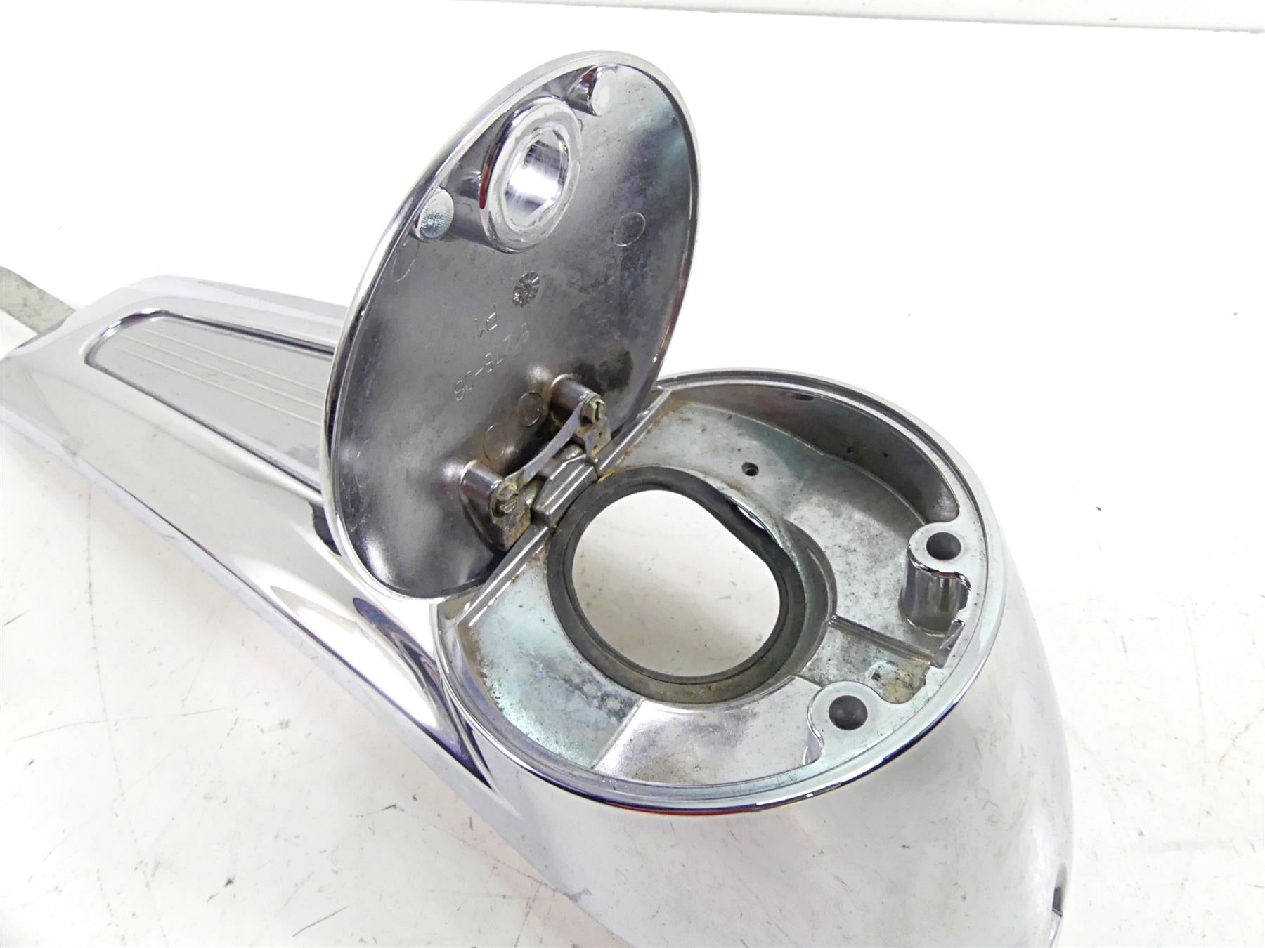 2011 Harley Touring FLTRX Road Glide Fuel Tank Dash Console Cover Lid 69214-08 {{ shop.shopifyCountryName }} - Mototech271