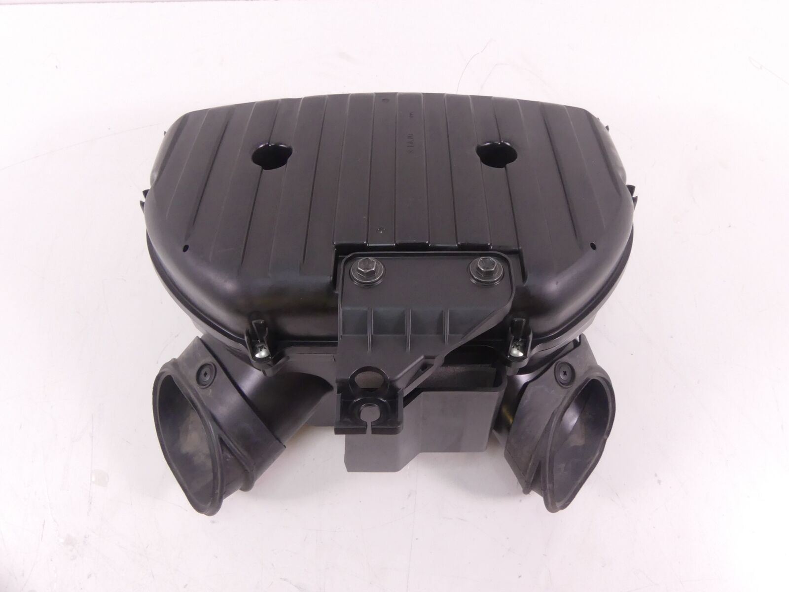 2018 Suzuki GSXR750 Air Box Filter Breather Cleaner 13720-14J00 {{ shop.shopifyCountryName }} - Mototech271