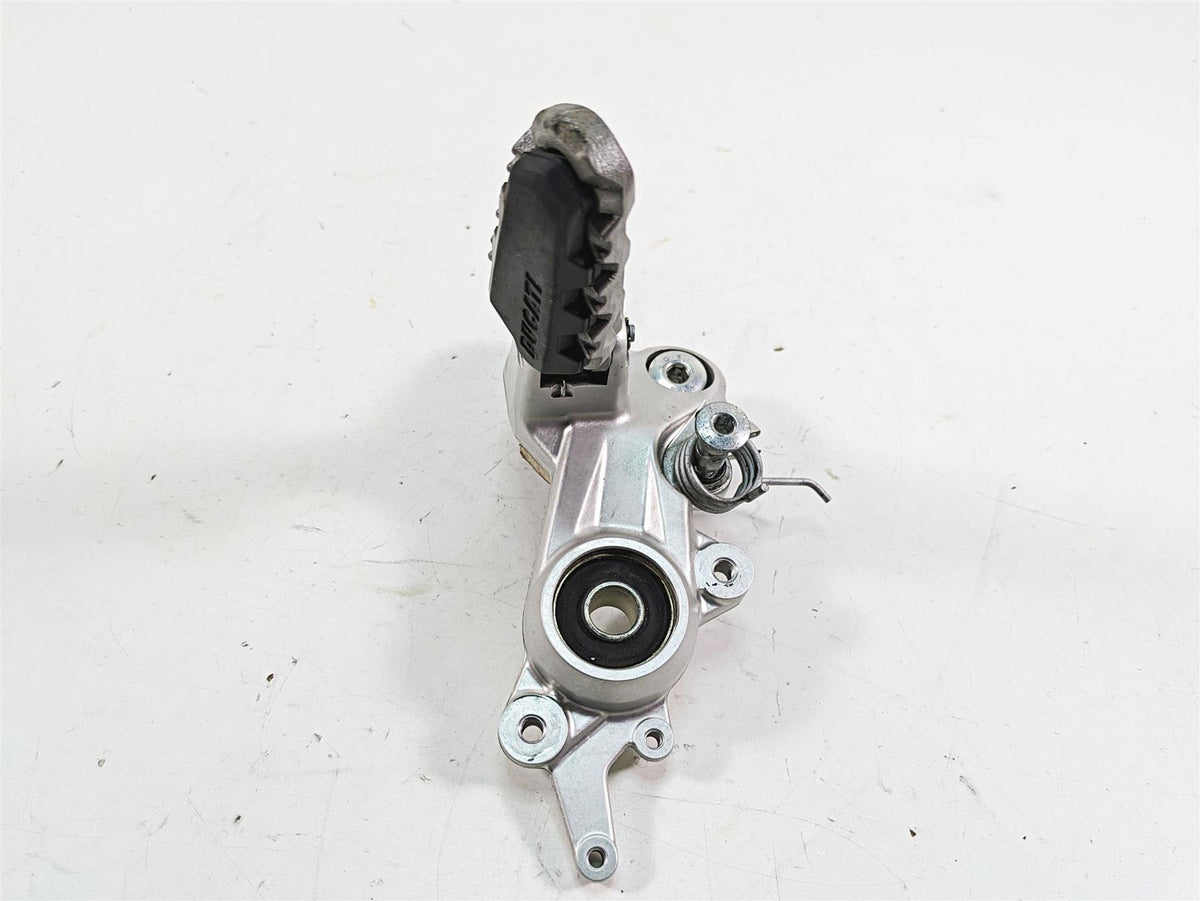 2020 Ducati Hypermotard 950 SP Right Foot Peg Footpeg + Bracket 82413581AB {{ shop.shopifyCountryName }} - Mototech271