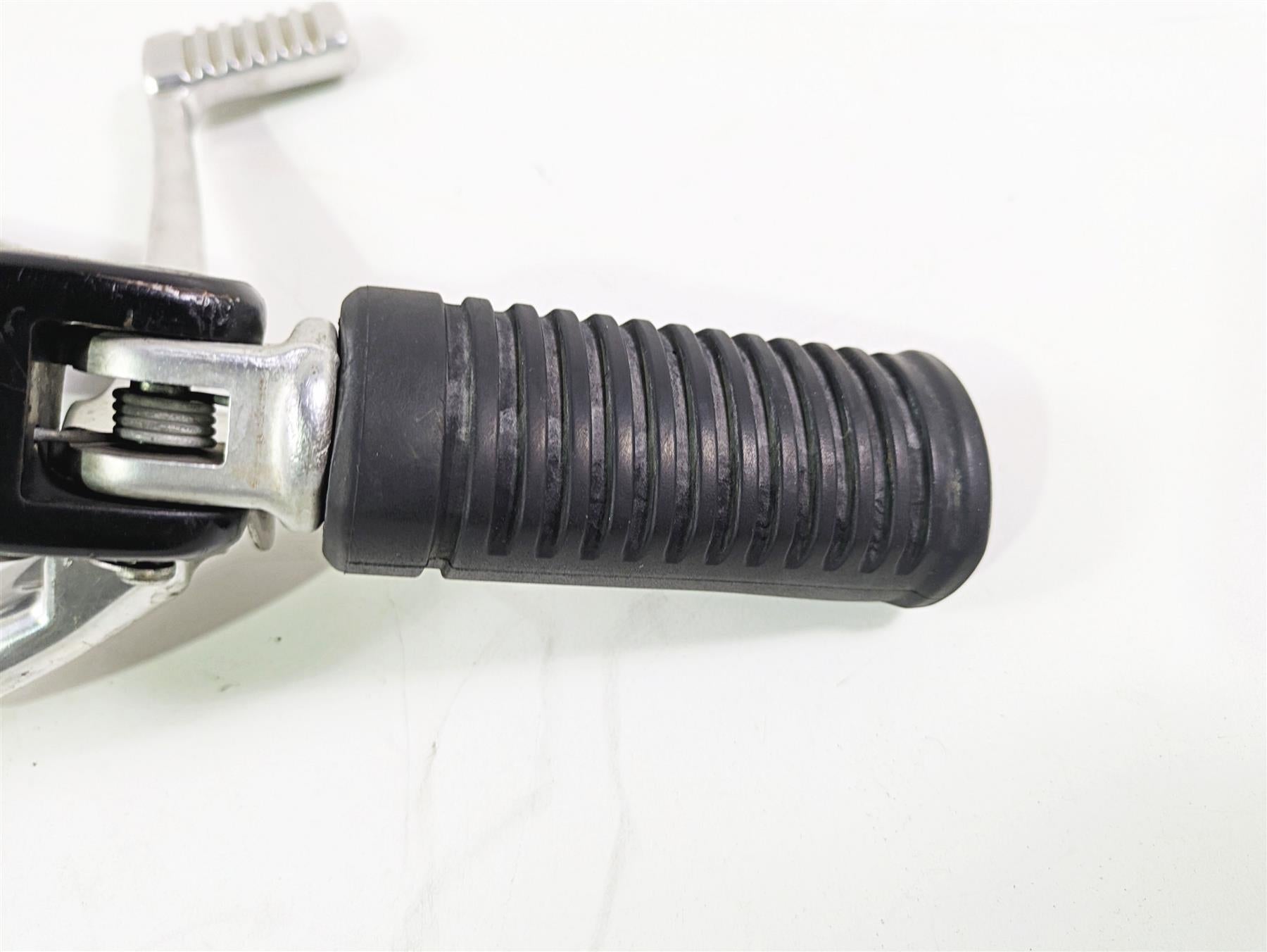 2020 Harley Softail FXST Standard Right Footpeg & Brake Pedal 50600288 50600310 {{ shop.shopifyCountryName }} - Mototech271