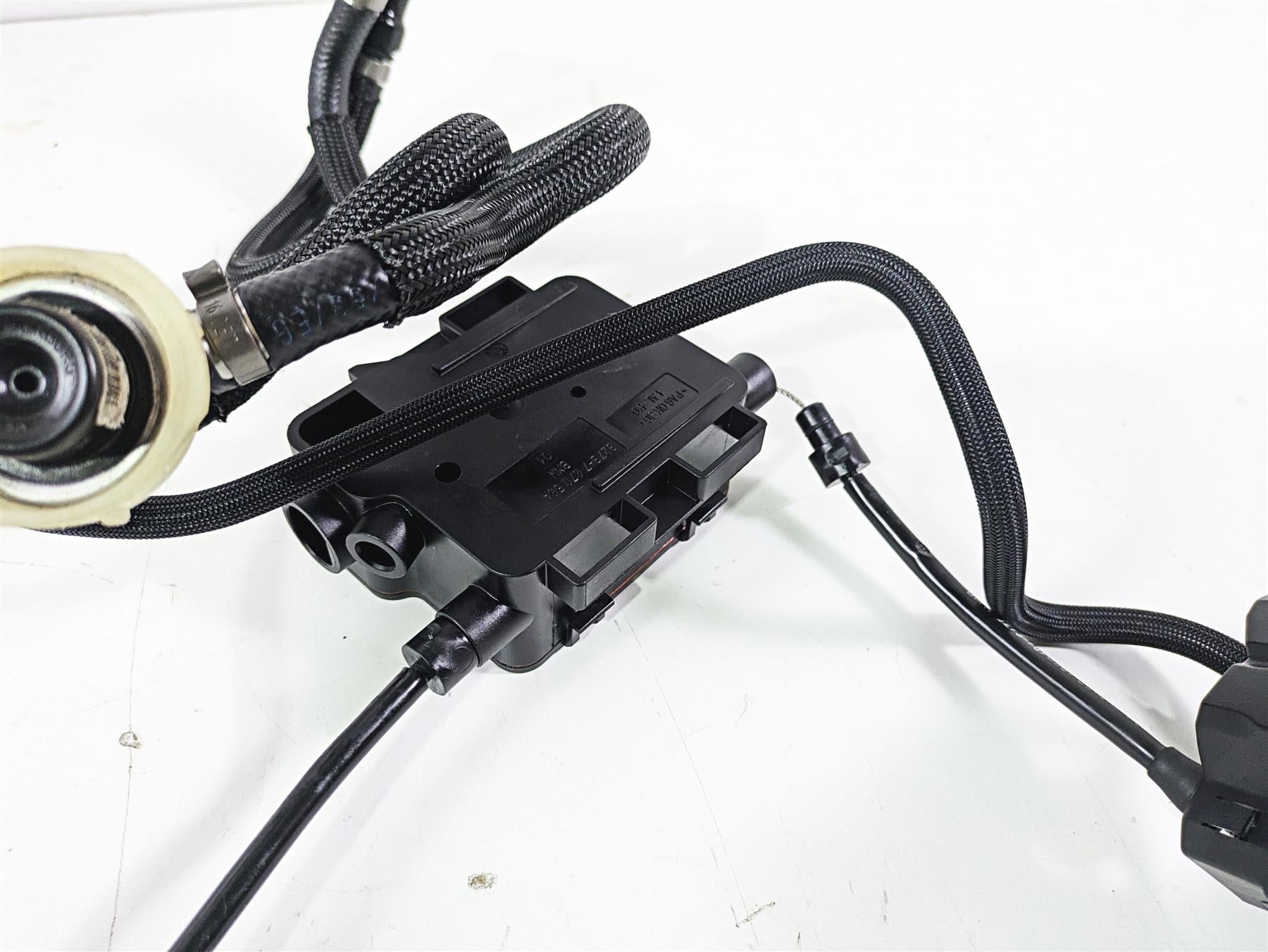 2015 BMW R nineT K21 Throttle Body & Junction Set 13547705239 13547705240 {{ shop.shopifyCountryName }} - Mototech271