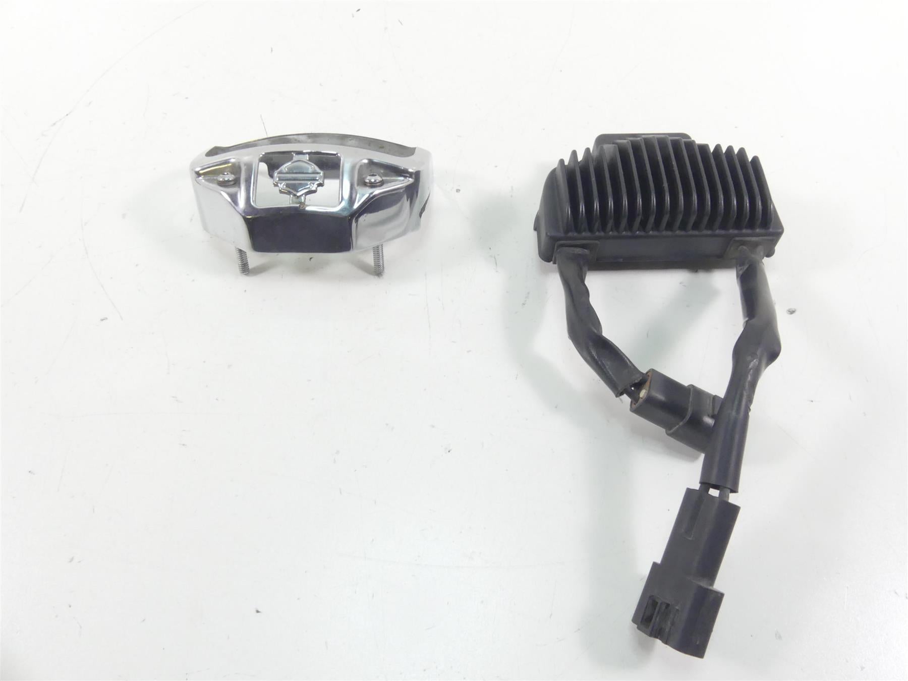 2004 Harley FXDWGI Dyna Wide Glide Rectifier Voltage Regulator 74631-04 {{ shop.shopifyCountryName }} - Mototech271