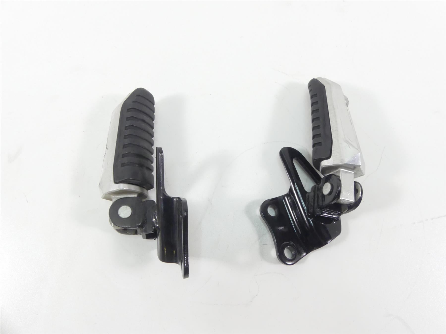 2007 Suzuki M109R VZR1800 Boulevard Passenger Rear Footpeg Set 43700-48G00 {{ shop.shopifyCountryName }} - Mototech271