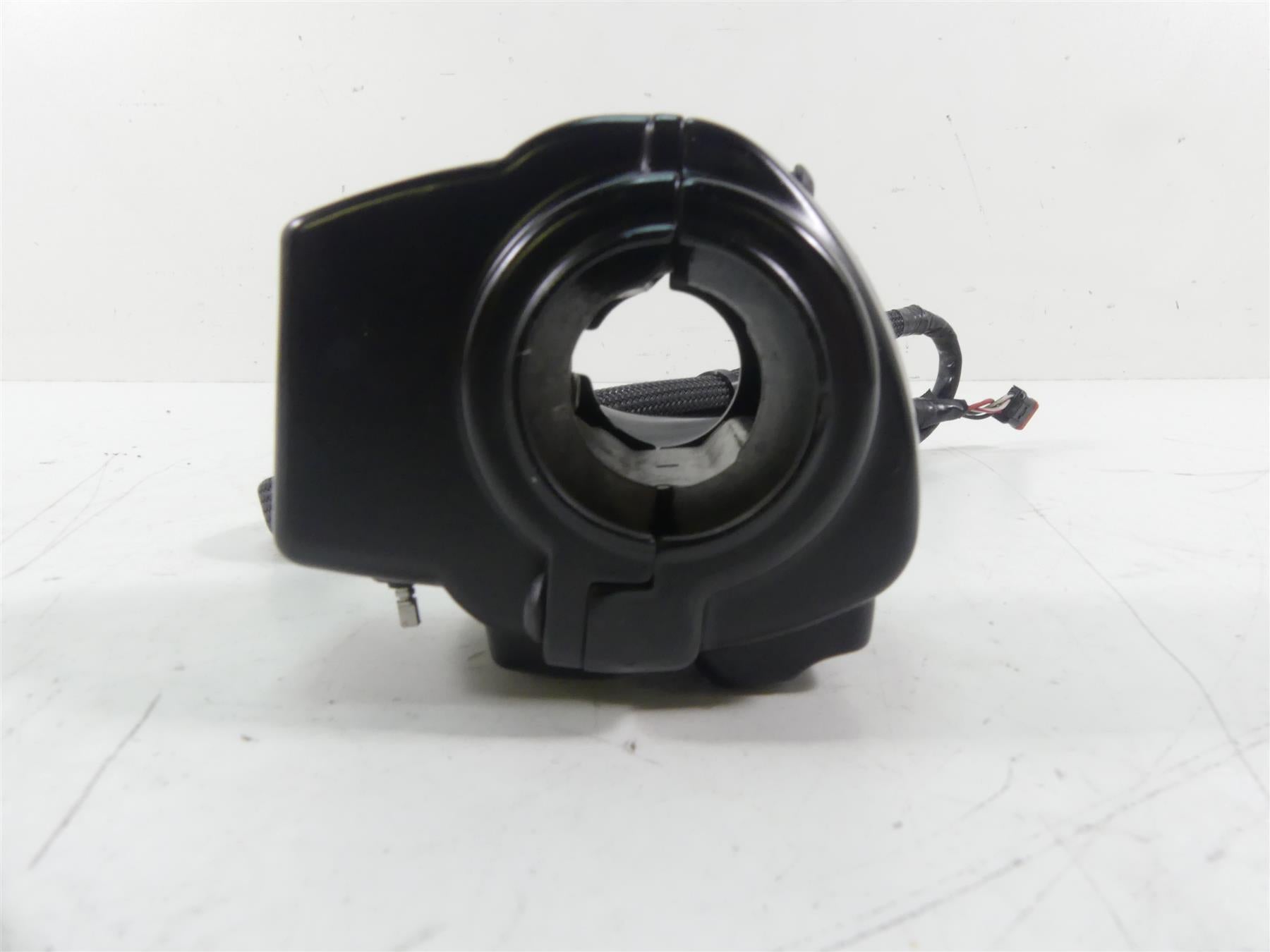 2017 Harley FXSE CVO Pro Street Breakout Left Hand Control Switch 71500458 {{ shop.shopifyCountryName }} - Mototech271
