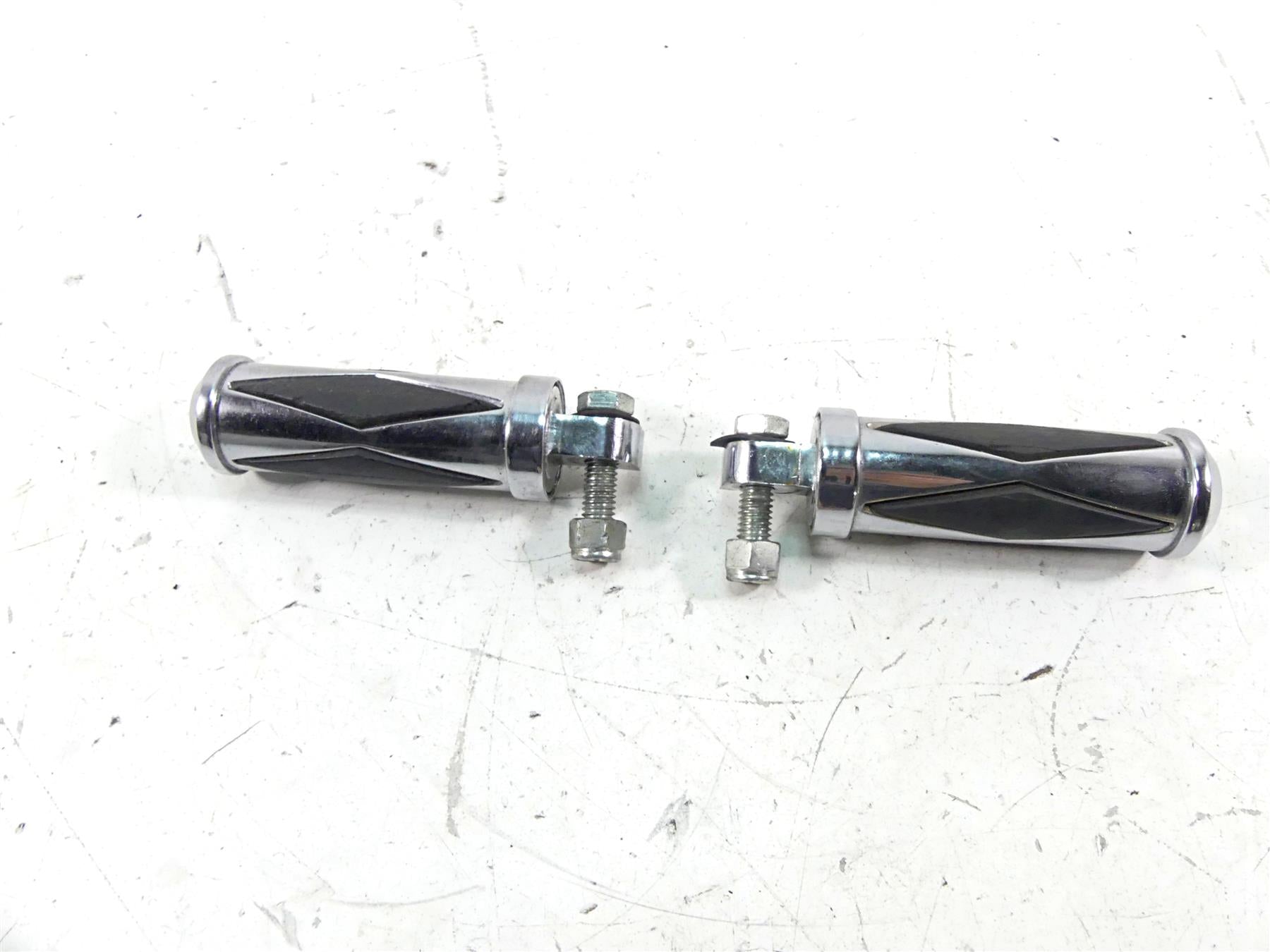 1997 Harley Sportster XL1200 C Rear Passenger Foot Peg Set {{ shop.shopifyCountryName }} - Mototech271