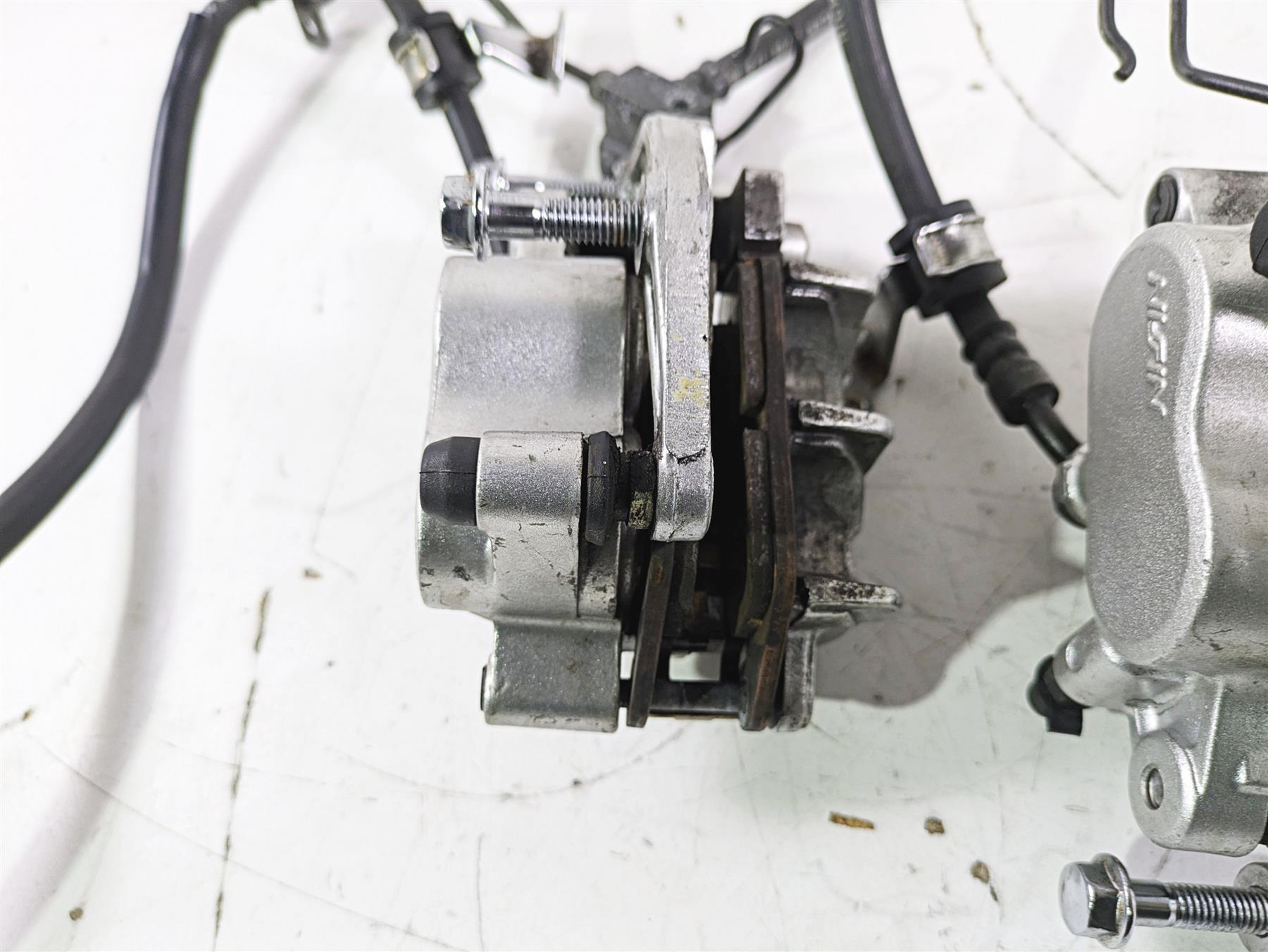 2002 Honda GL1500 CD Valkyrie Deluxe Nissin Front Brake Calipers 45150-MZ0-006 {{ shop.shopifyCountryName }} - Mototech271