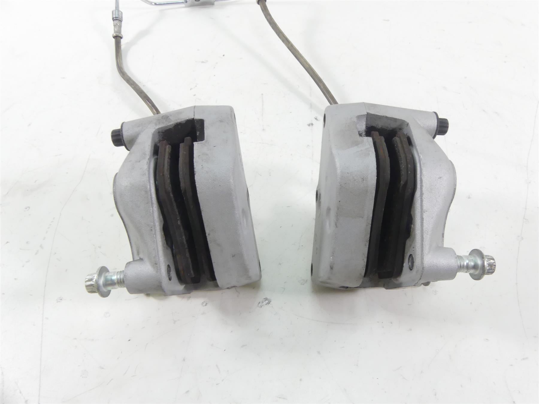 2007 Harley Touring FLHR SE CVO Road King Front Brake Caliper Set 44381-99C {{ shop.shopifyCountryName }} - Mototech271