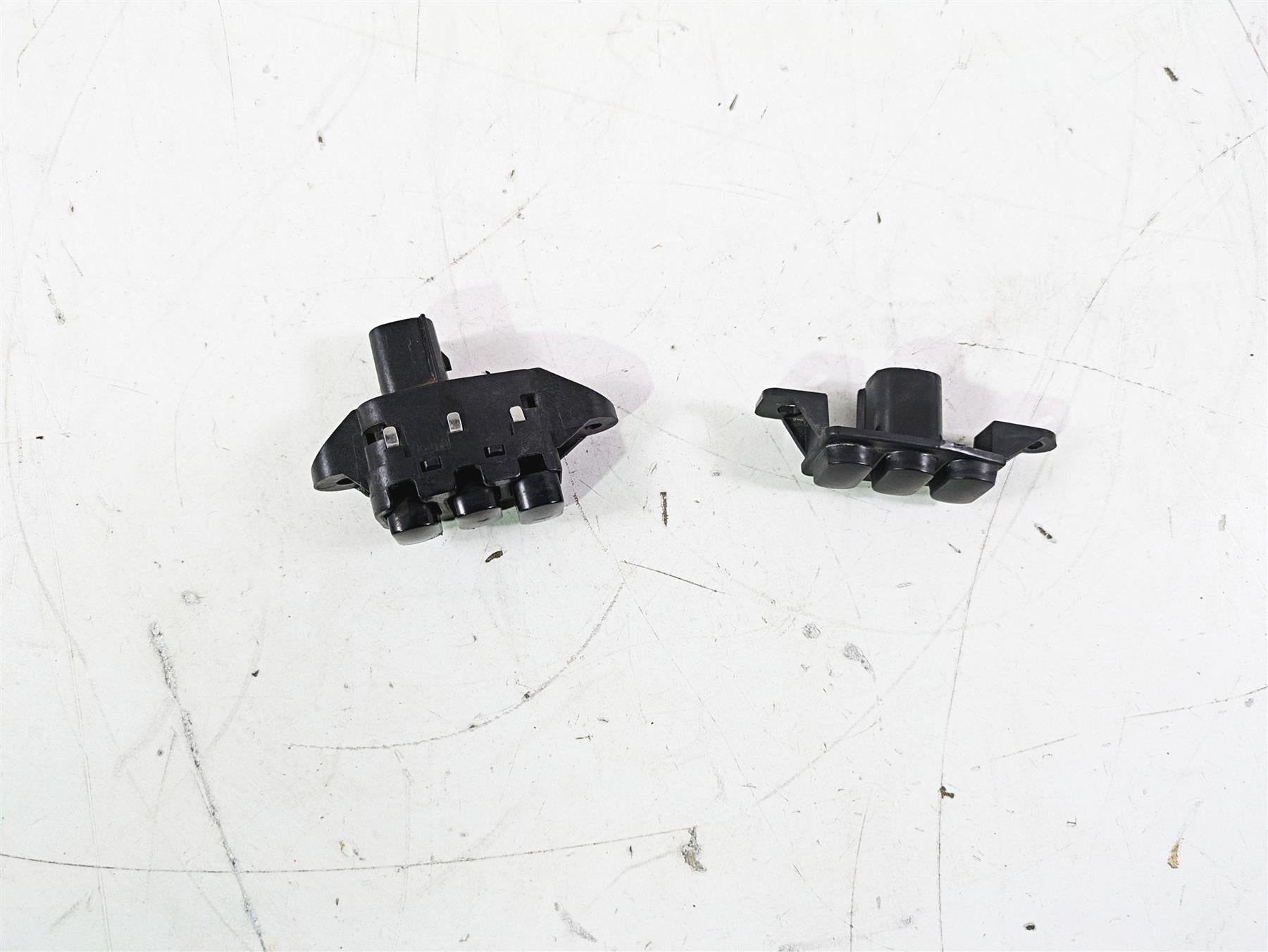 2015 Harley Touring FLHTKL E -Glide Low Auxiliary Switch Button Set 69200172 {{ shop.shopifyCountryName }} - Mototech271