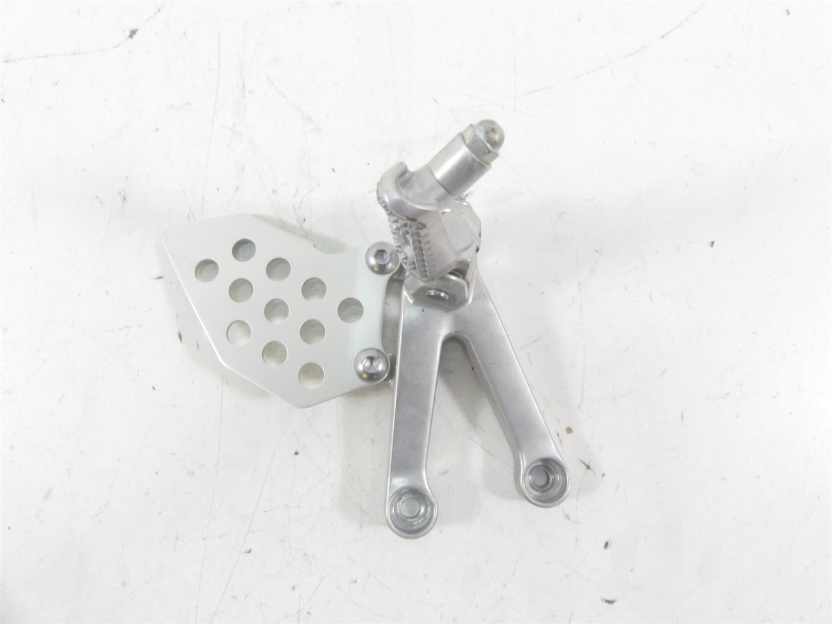 2021 Honda CBR600RR Front Left Rider Driver Footpeg Foot Peg 50700-MFJ-D00 {{ shop.shopifyCountryName }} - Mototech271