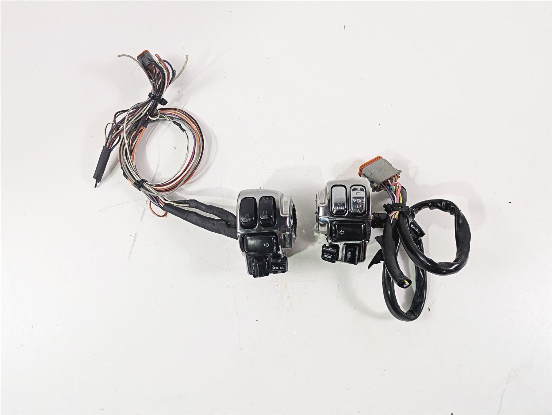 2001 Harley Touring FLHX Street Glide Chrome Control Switch Set 71685-06A