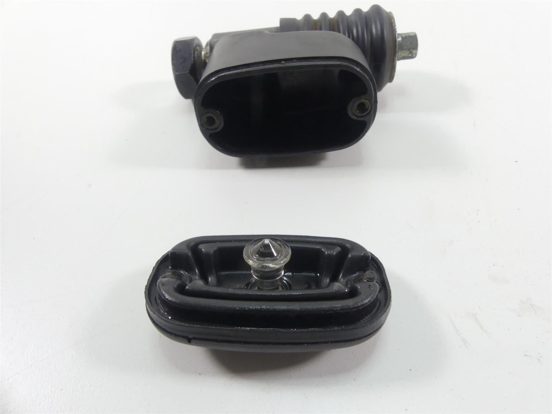 2009 Harley Dyna FXDF SE CVO Fat Bob Rear Brake Master Cylinder 42474-06C {{ shop.shopifyCountryName }} - Mototech271