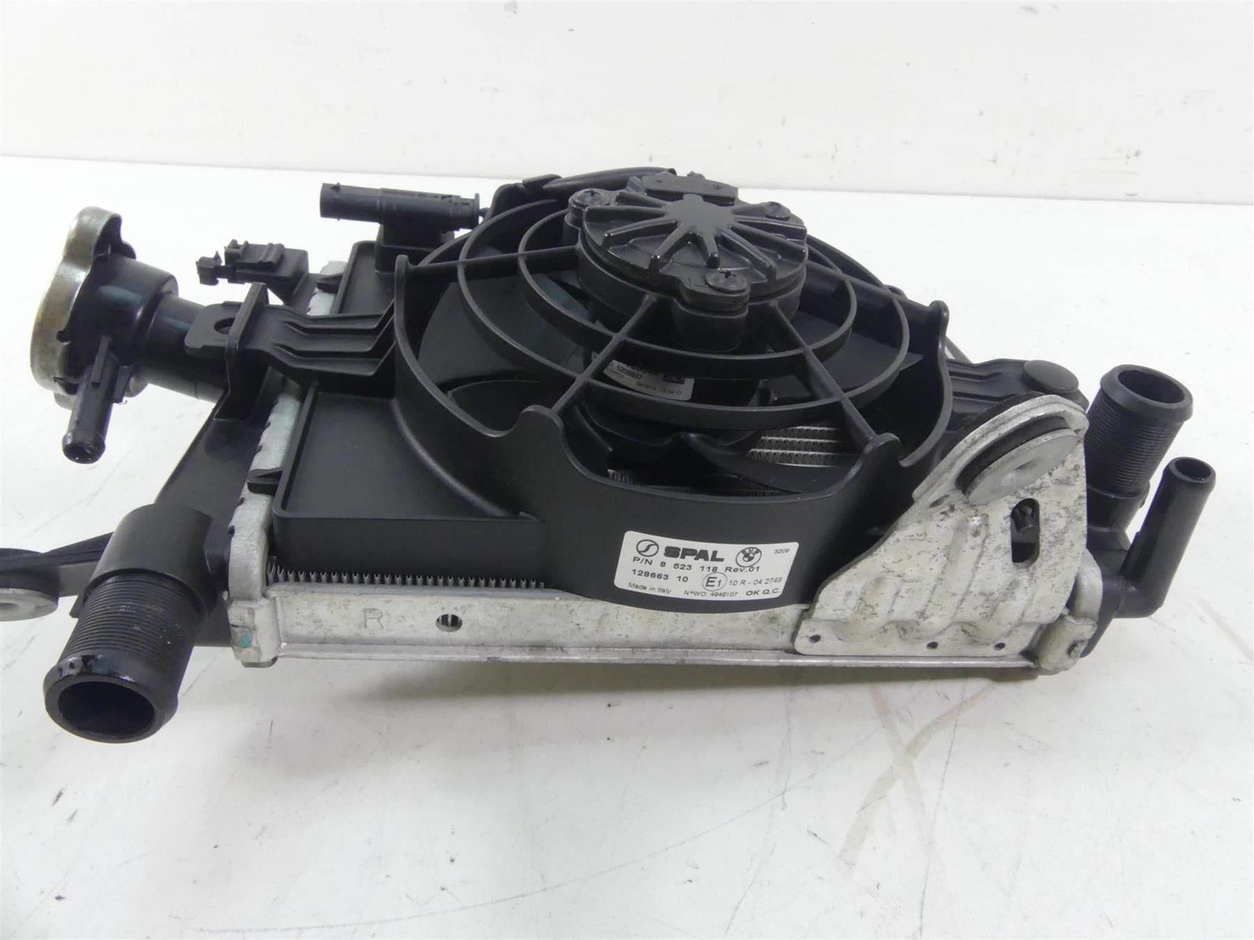 2017 BMW R1200GS GSW K50 Right Radiator Reservoir Fan & Cover Set 17118546416 {{ shop.shopifyCountryName }} - Mototech271