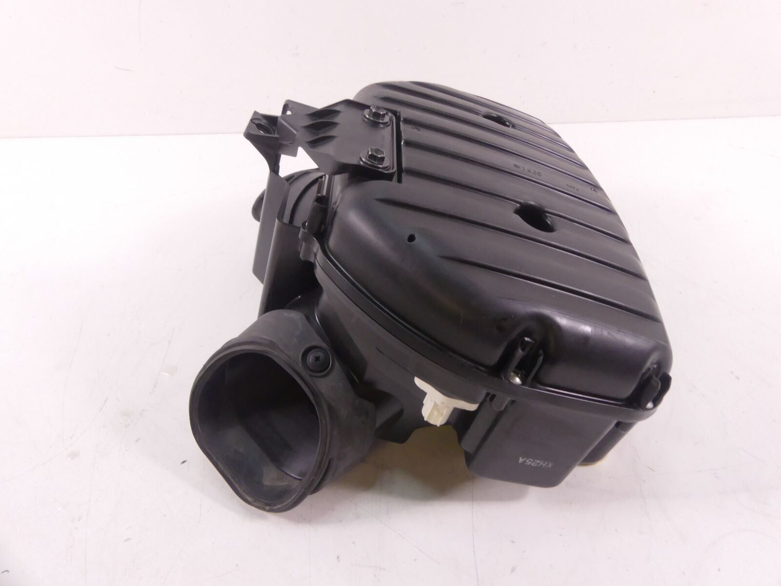 2018 Suzuki GSXR750 Air Box Filter Breather Cleaner 13720-14J00 {{ shop.shopifyCountryName }} - Mototech271