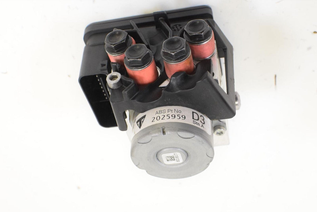 2018 Triumph Street Triple 765 RS ABS Brake Pump Module ATE T2025959 {{ shop.shopifyCountryName }} - Mototech271