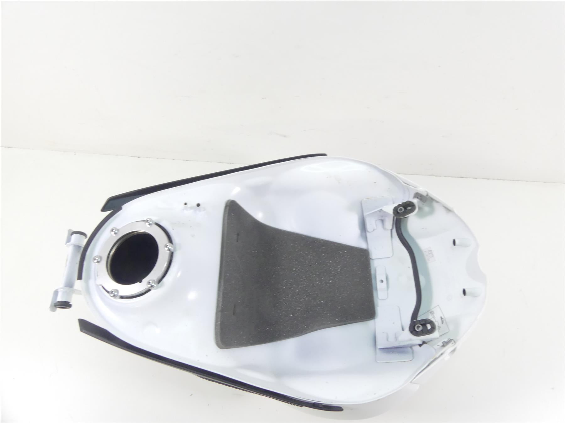 2020 Triumph Speed Triple RS 1050 Fuel Gas Petrol Tank & Cover -dents T2401393 {{ shop.shopifyCountryName }} - Mototech271