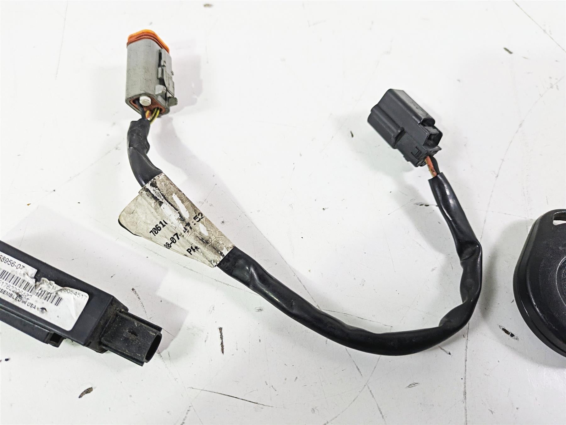 2007 Harley Touring FLHTCU SE CVO E-Glide Tssm Turn Signal Module & Fob 68924-07 {{ shop.shopifyCountryName }} - Mototech271
