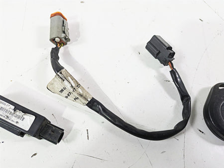2007 Harley Touring FLHTCU SE CVO E-Glide Tssm Turn Signal Module & Fob 68924-07 {{ shop.shopifyCountryName }} - Mototech271