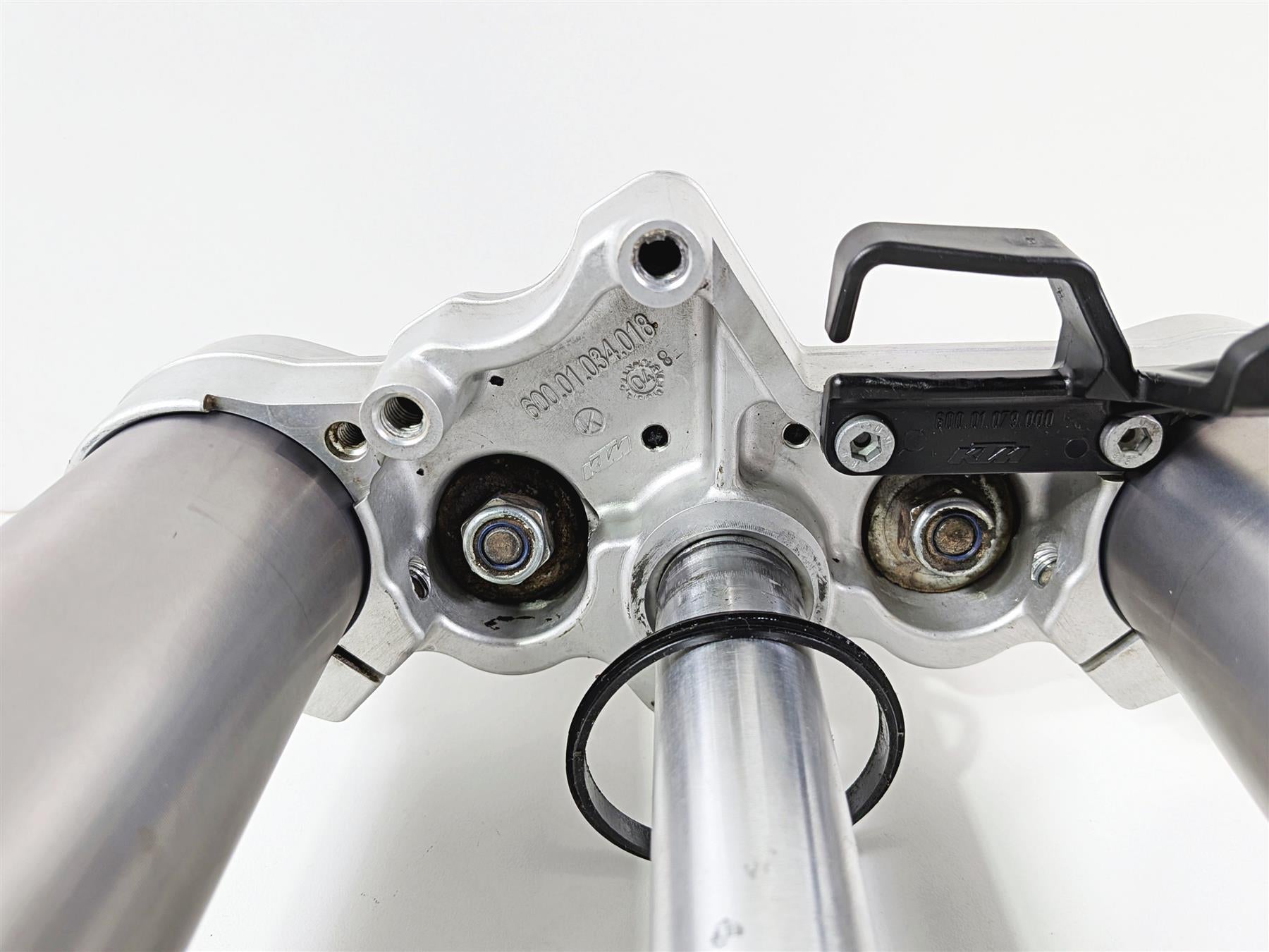 2005 KTM 950 LC8 Adventure Forks Triple Tree Riser Axle 1418Y756LS 1418Y756RS {{ shop.shopifyCountryName }} - Mototech271