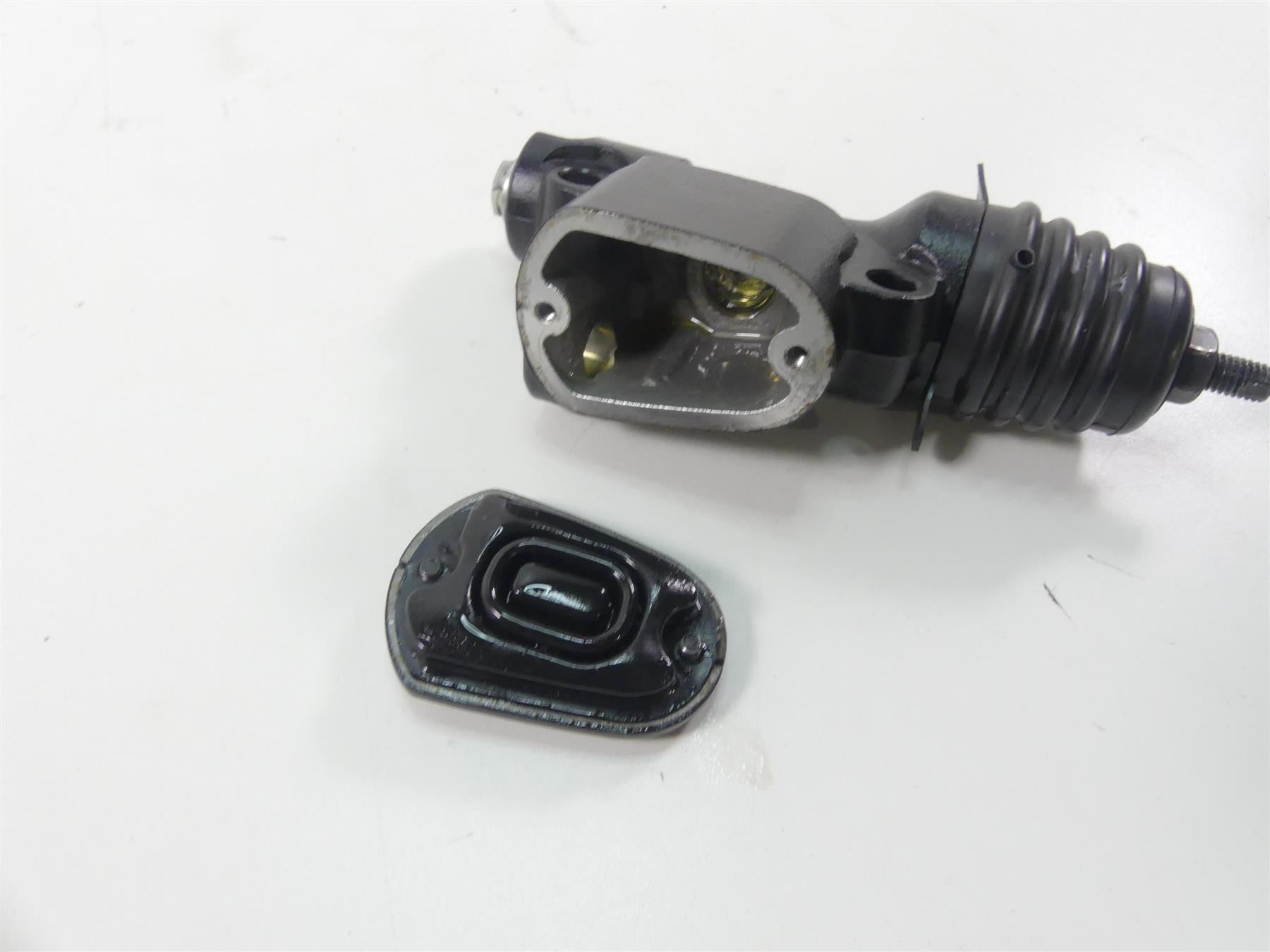 2018 Harley Sportster XL1200 Custom Rear Brake Master Cylinder 1/2" 41700025 {{ shop.shopifyCountryName }} - Mototech271
