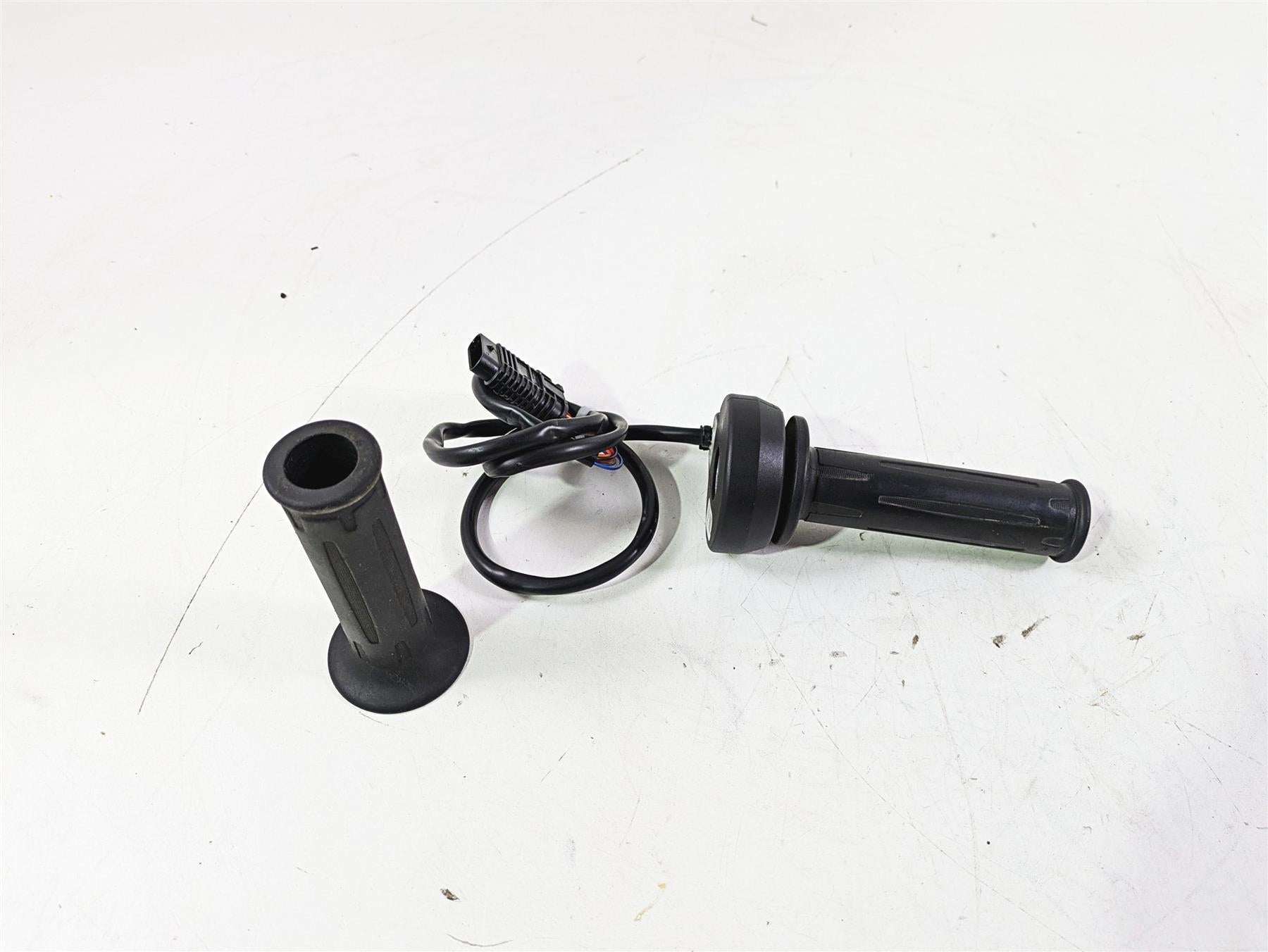 2023 BMW G310R K03 E-Throttle Hand Grip Set 61318382956 {{ shop.shopifyCountryName }} - Mototech271
