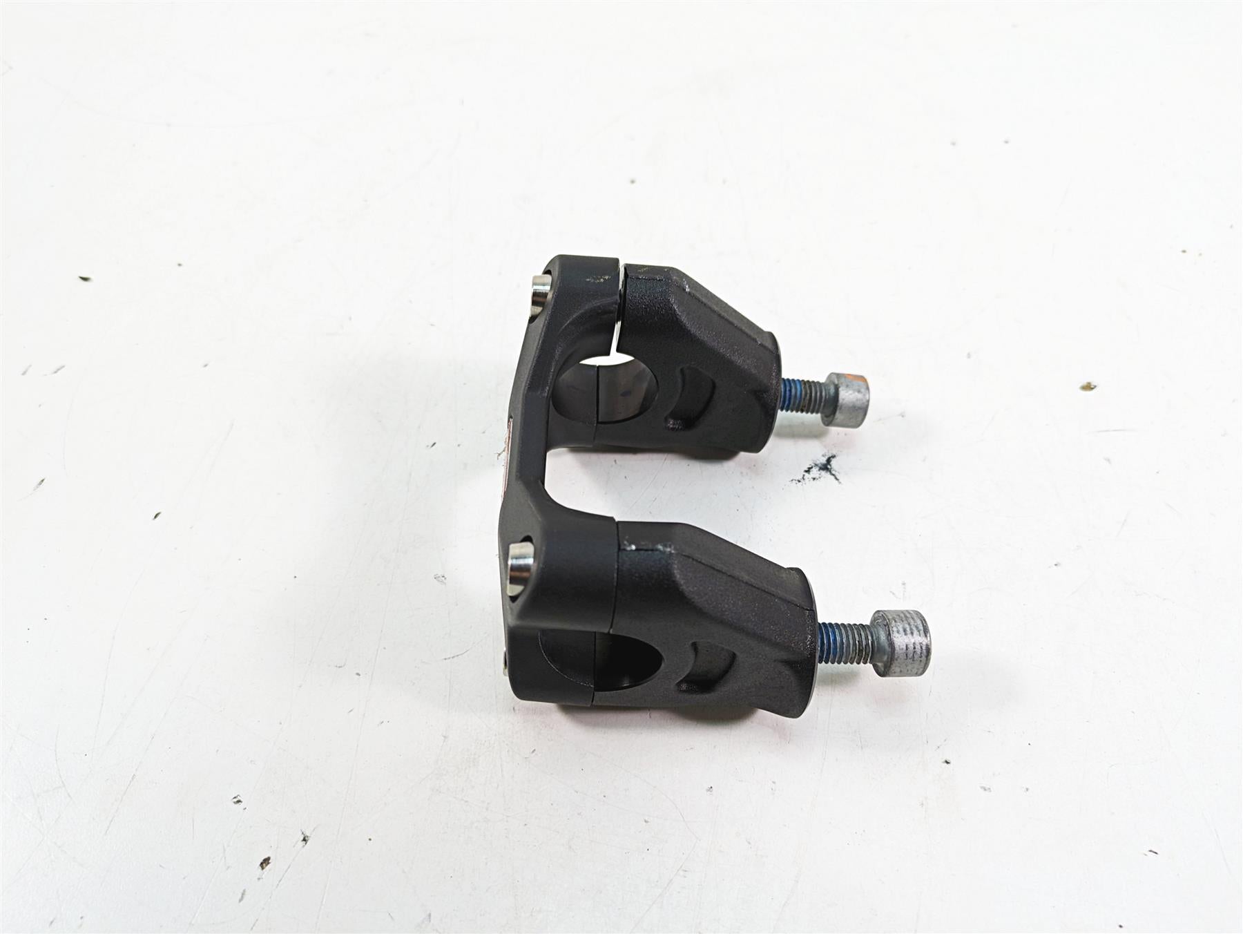2020 Aprilia Tuono V4 Factory Handlebar Holder Riser Set 2B003986 2B003980 {{ shop.shopifyCountryName }} - Mototech271