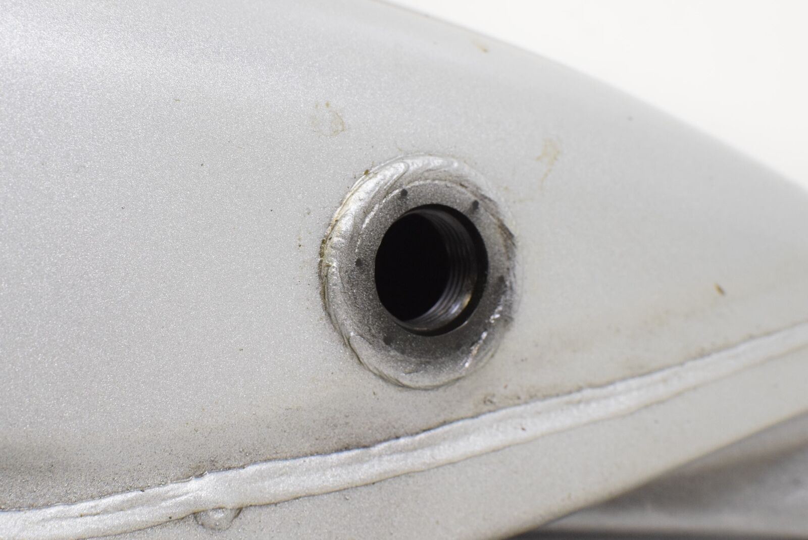 2012 Harley Touring FLHTC Electra Glide DENTED Fuel Gas Petrol Tank 61360-10BJN {{ shop.shopifyCountryName }} - Mototech271