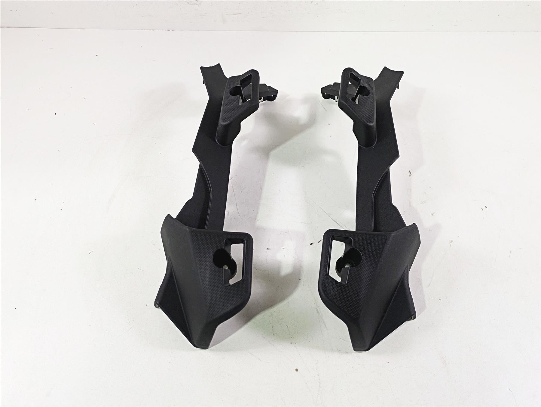 2016 Moto Guzzi Stelvio 1200 8V NTX Saddlebag Holder Bracket Set 886206 886207 {{ shop.shopifyCountryName }} - Mototech271