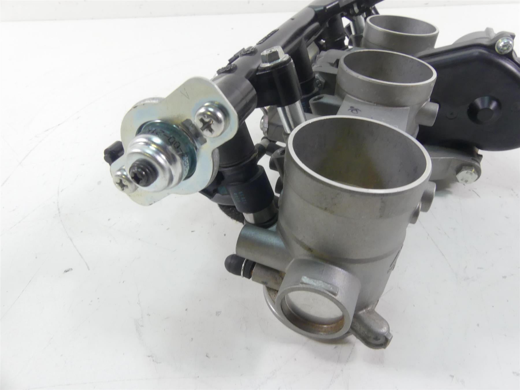 2022 Yamaha MT09 FZ09 Mikuni Throttle Body Fuel Injection Assy B7N-13750-11-00 {{ shop.shopifyCountryName }} - Mototech271