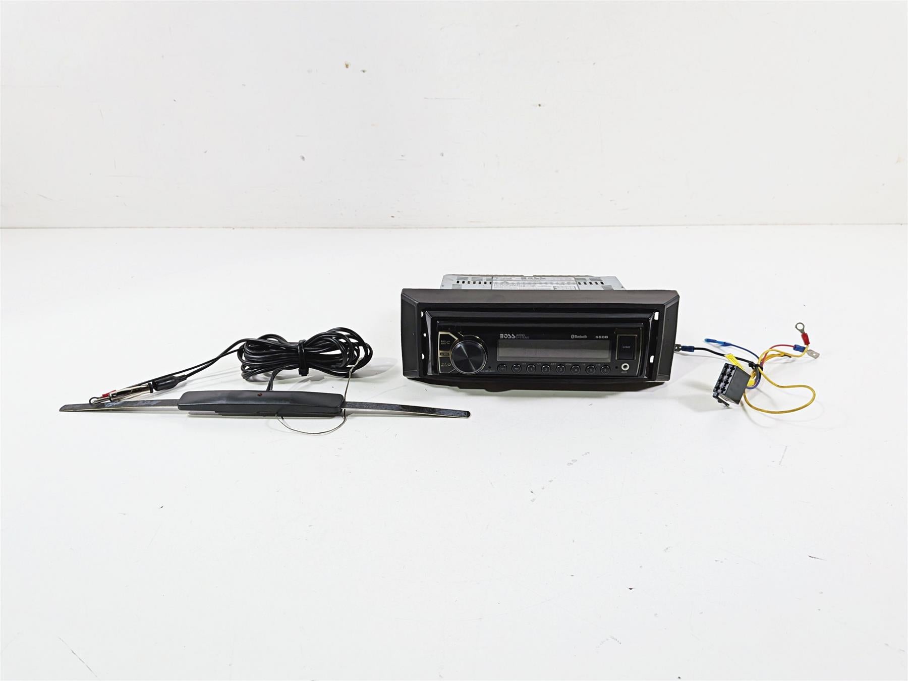 1993 Harley Touring FLHTCU Electra Glide Boss Audio System Radio CD Player 550B {{ shop.shopifyCountryName }} - Mototech271