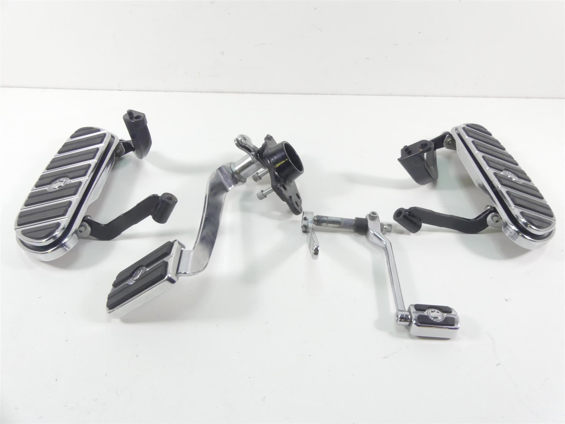 2010 Harley Touring FLHX Street Glide Willie G Skull Front Chrome Floor Boards {{ shop.shopifyCountryName }} - Mototech271