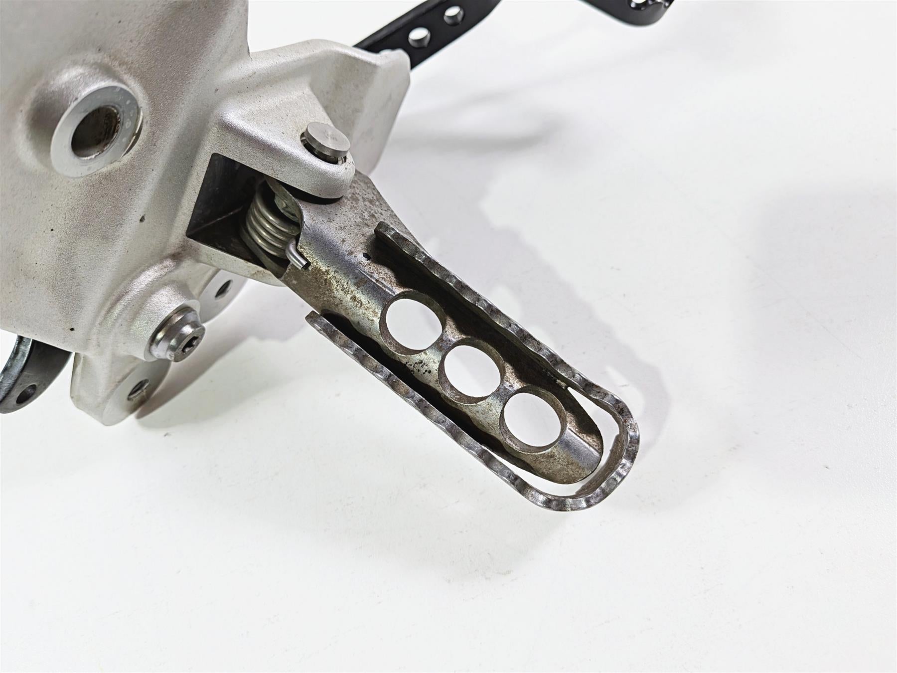 2023 BMW F850GS K81 Front Right Foot Peg & Brake Pedal 46718393176 35218357747 {{ shop.shopifyCountryName }} - Mototech271