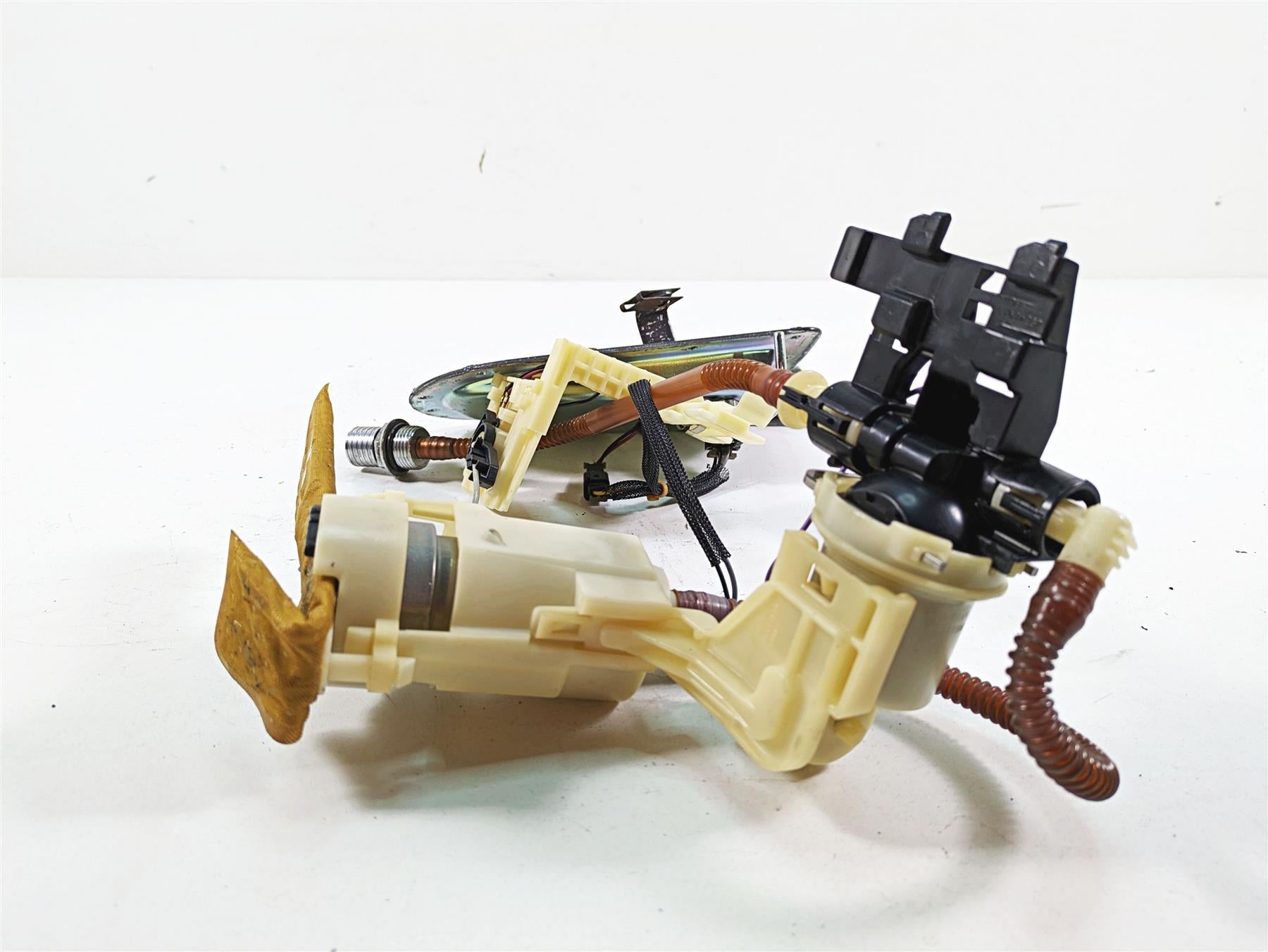 2009 Harley FXDC Dyna Super Glide Custom Fuel Gas Pump & Sending Unit 75218-04D {{ shop.shopifyCountryName }} - Mototech271