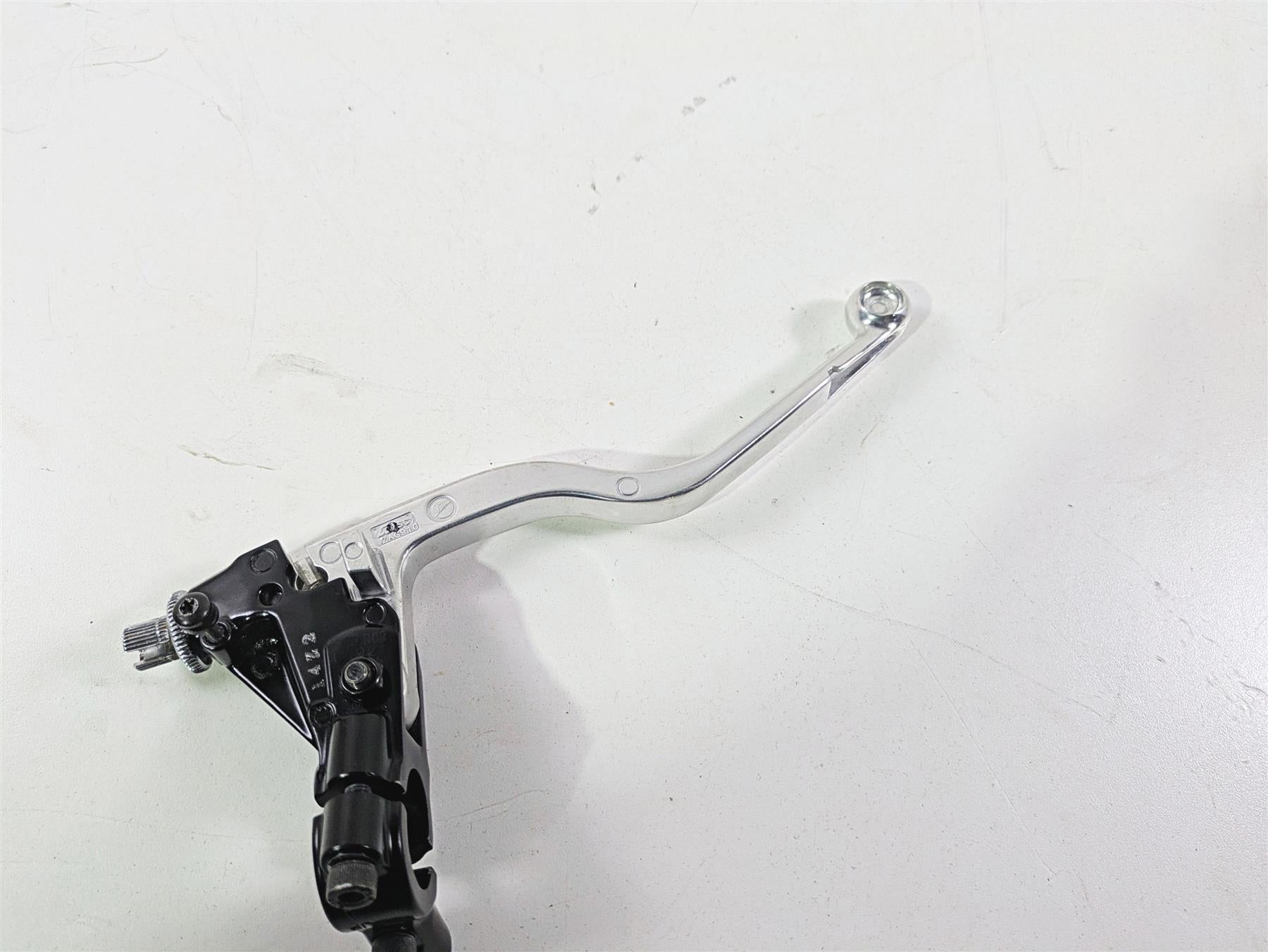 2024 Triumph Street Triple 765 R Clutch Perch & Lever T2043872 {{ shop.shopifyCountryName }} - Mototech271