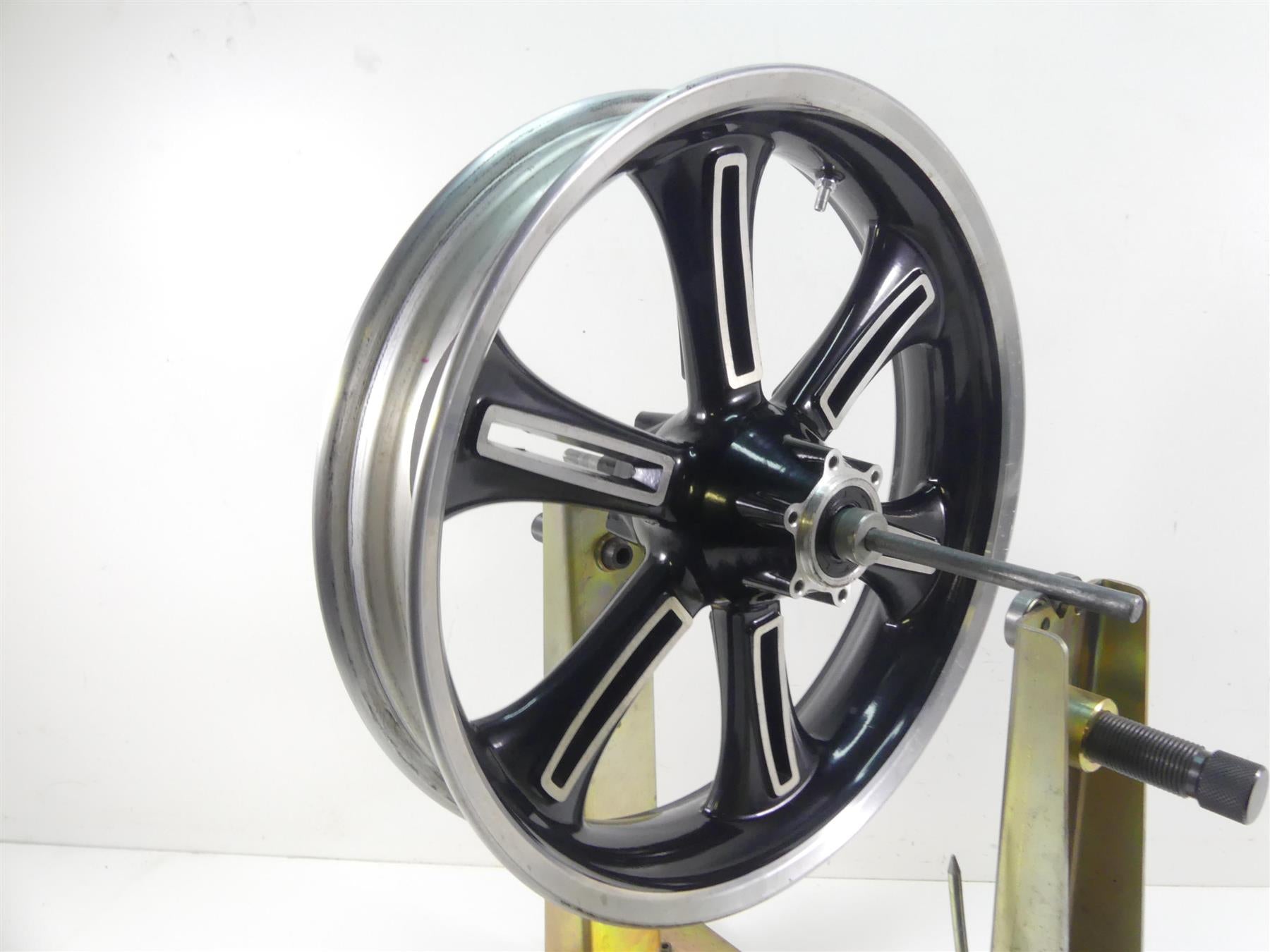 2015 Victory Cross Country Tour 18x3.5 Front Cast Wheel Rim 1521383 {{ shop.shopifyCountryName }} - Mototech271