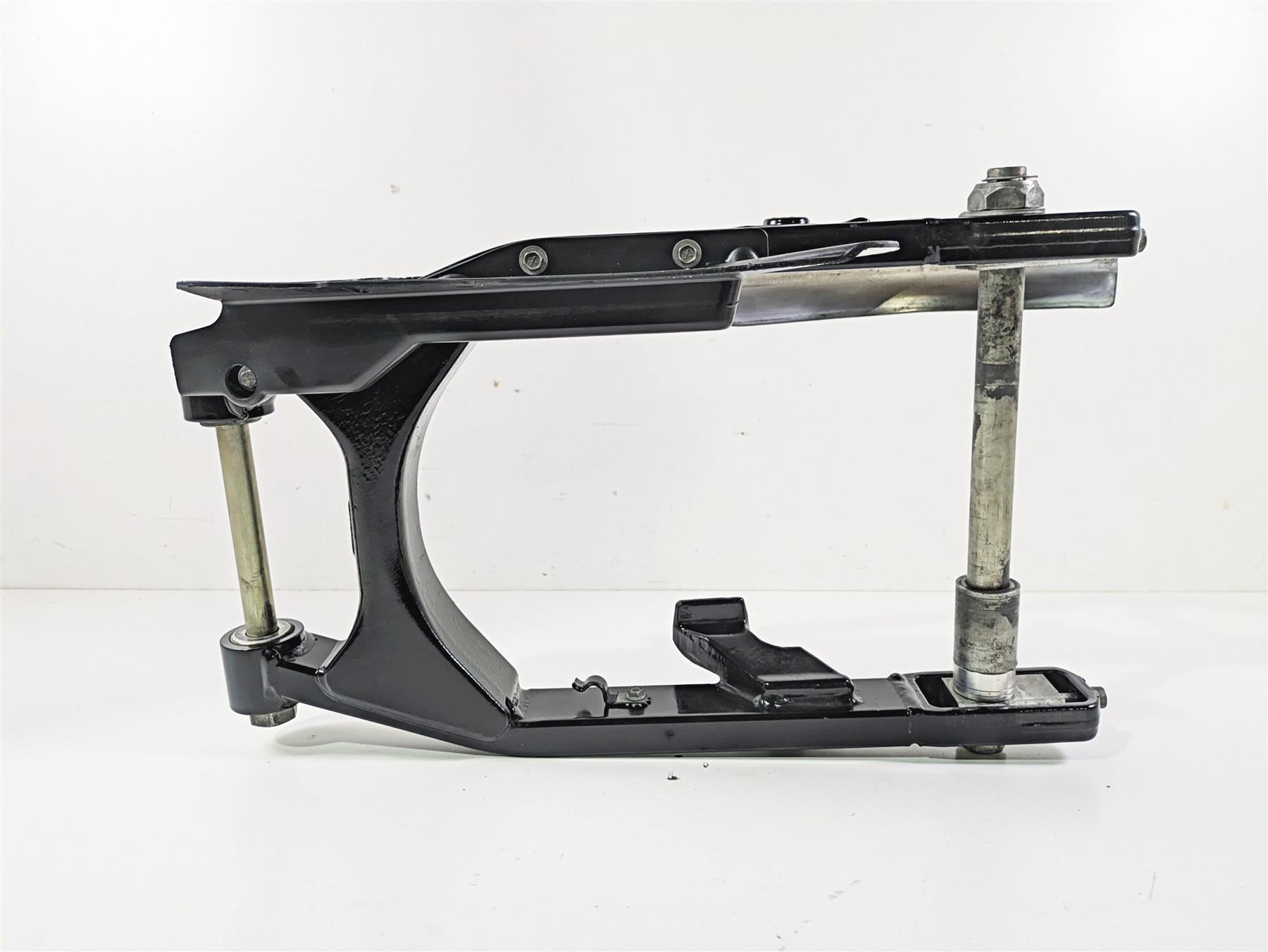 2014 Harley FXDF Dyna Fat Bob Rear Swingarm & Belt Guards 47820-10 {{ shop.shopifyCountryName }} - Mototech271