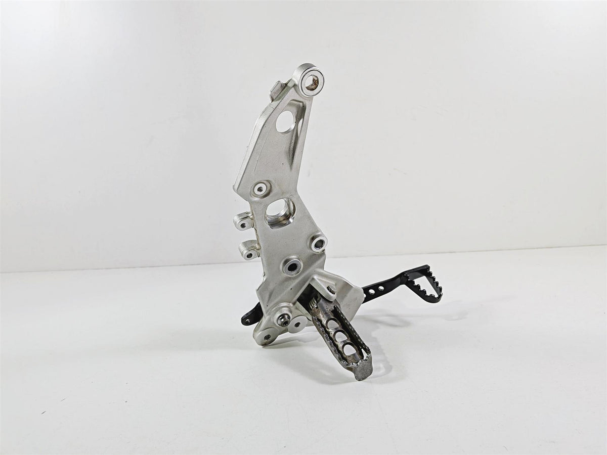 2023 BMW F850GS K81 Front Right Foot Peg & Brake Pedal 46718393176 35218357747 {{ shop.shopifyCountryName }} - Mototech271
