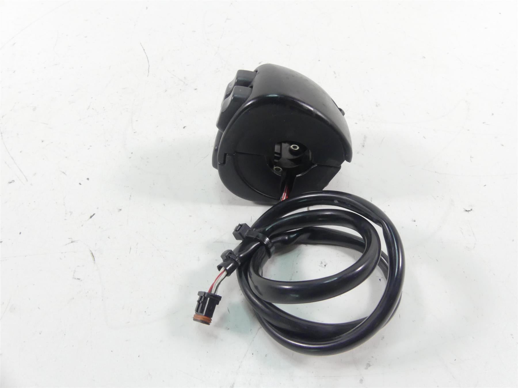 2021 Harley Softail FXBBS Street Bob Left Hand Light Control Switch 71500292 {{ shop.shopifyCountryName }} - Mototech271