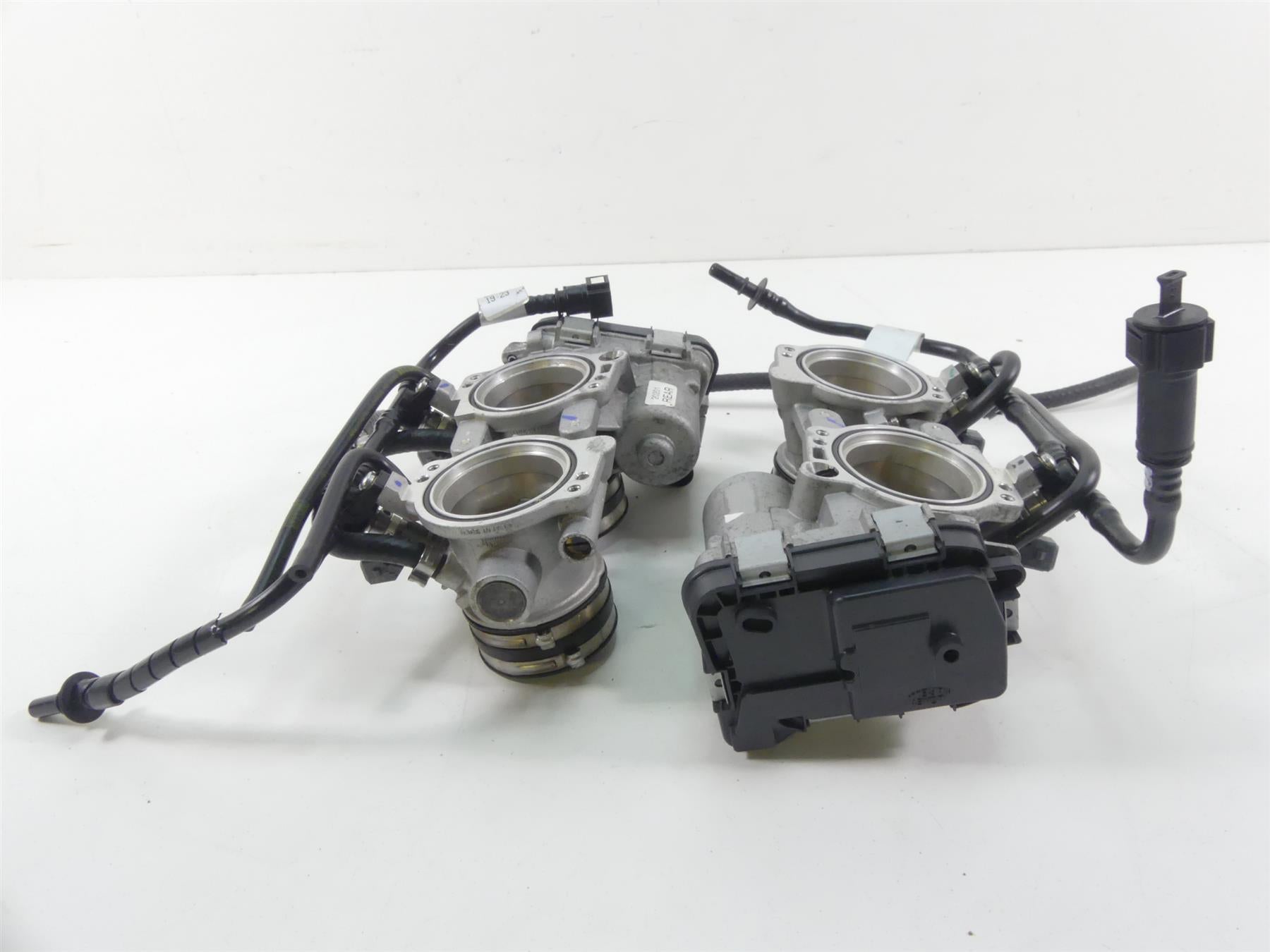 2019 Aprilia Tuono V4 RR Factory Throttle Body Fuel Inject Set 858738 2B003347 {{ shop.shopifyCountryName }} - Mototech271