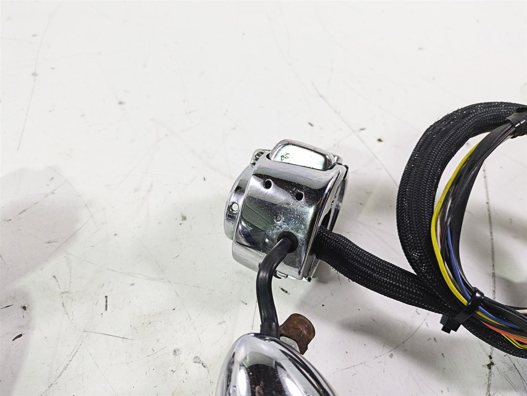 2007 Harley FXDWG Dyna Wide Glide Chrome Control Switch Blinker Set 71682-06A {{ shop.shopifyCountryName }} - Mototech271