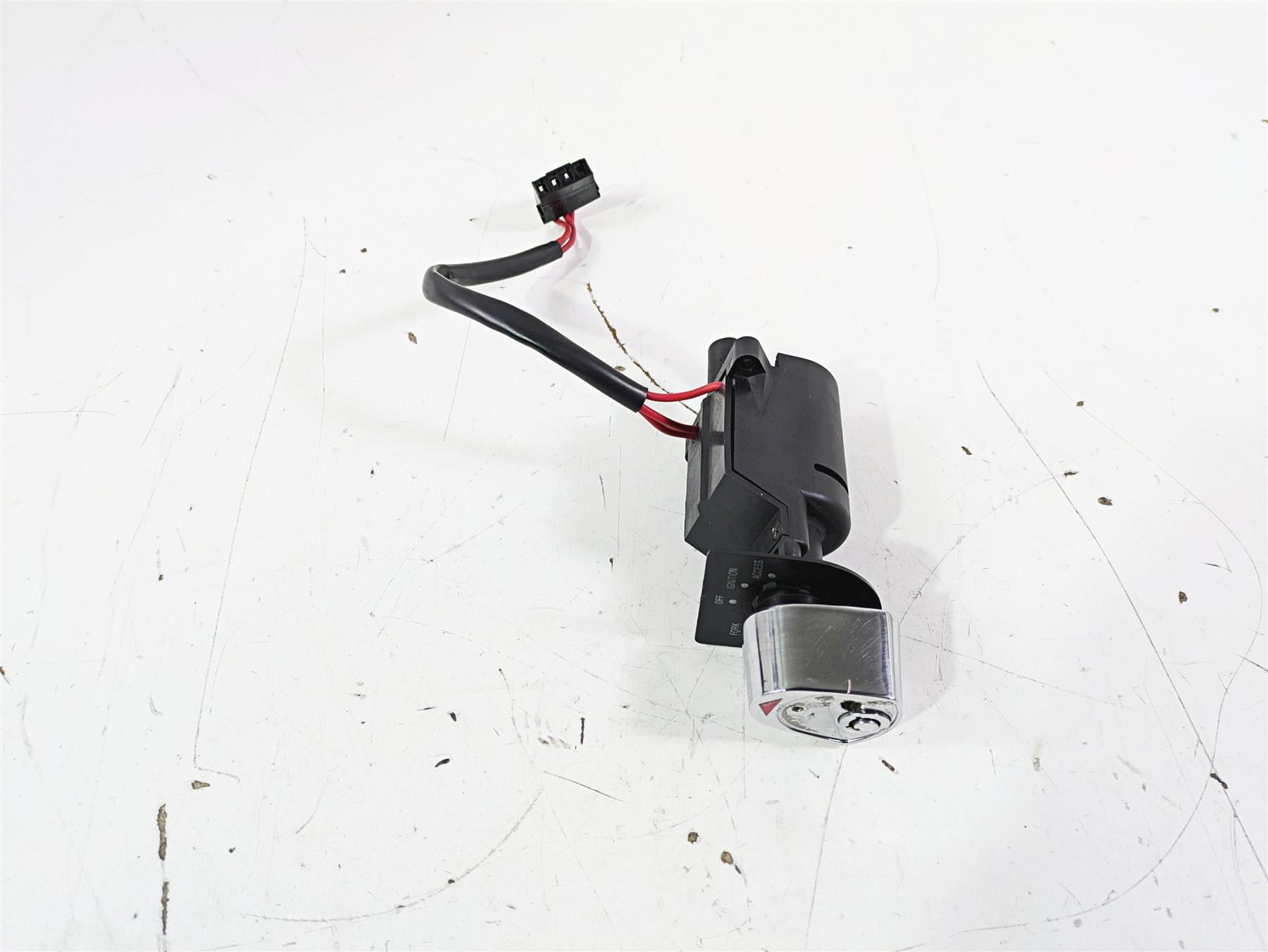 2003 Harley Touring FLHTCUI E-Glide 100th Ignition Switch & Knob VIN 71640-99 | Mototech271