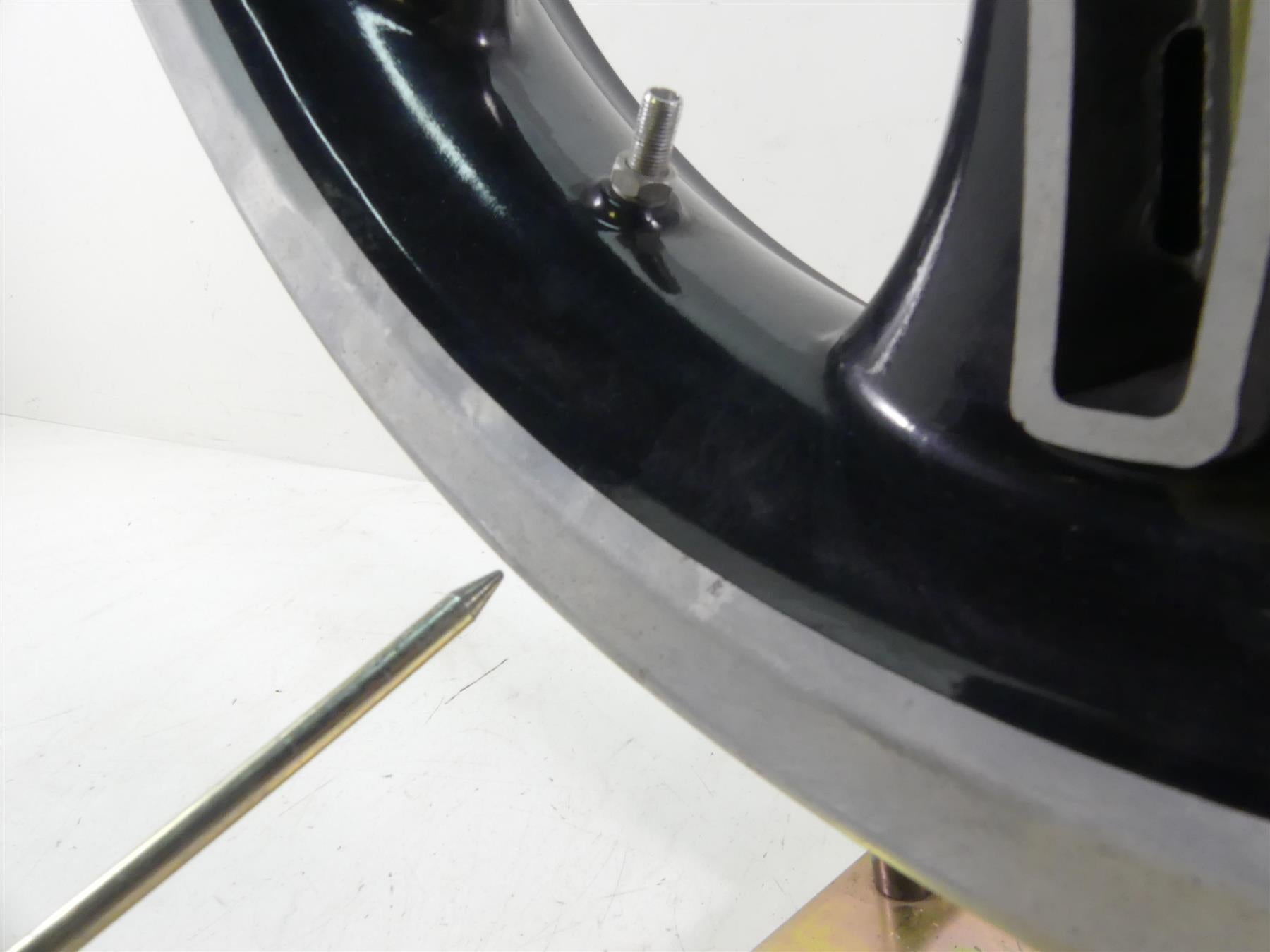 2011 Victory Vision Tour Straight Front Cast Wheel Rim 18x3.5 - Read 1521383 {{ shop.shopifyCountryName }} - Mototech271